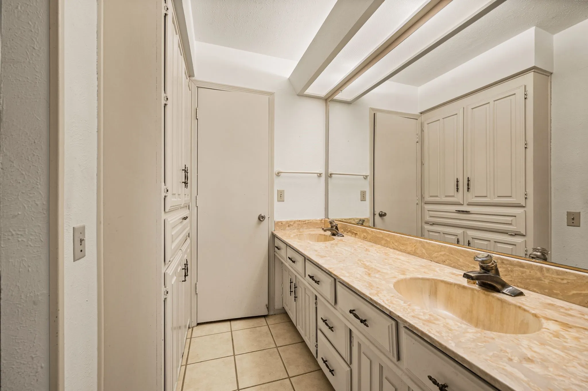 Single Family Residence For Sale in Dallas County , 16408 Lauder Lane, Dallas, Texas 75248, 3 Bedroom, 2 Bathroom, 2 Garage spaces, 1,530 Sqft, built in 1978, mls#21363588, Real Estate Agent in Dallas, Homes For Sale in Dallas county, Homes For Sale in Dallas, Realtor in Dallas Texas, Real Estate Brokerage Independent Realty Texas, Luminita Cordes Realtor