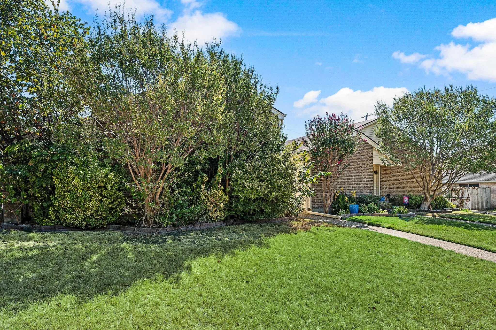 Single Family Residence For Sale in Dallas County , 16408 Lauder Lane, Dallas, Texas 75248, 3 Bedroom, 2 Bathroom, 2 Garage spaces, 1,530 Sqft, built in 1978, mls#21363588, Real Estate Agent in Dallas, Homes For Sale in Dallas county, Homes For Sale in Dallas, Realtor in Dallas Texas, Real Estate Brokerage Independent Realty Texas, Luminita Cordes Realtor