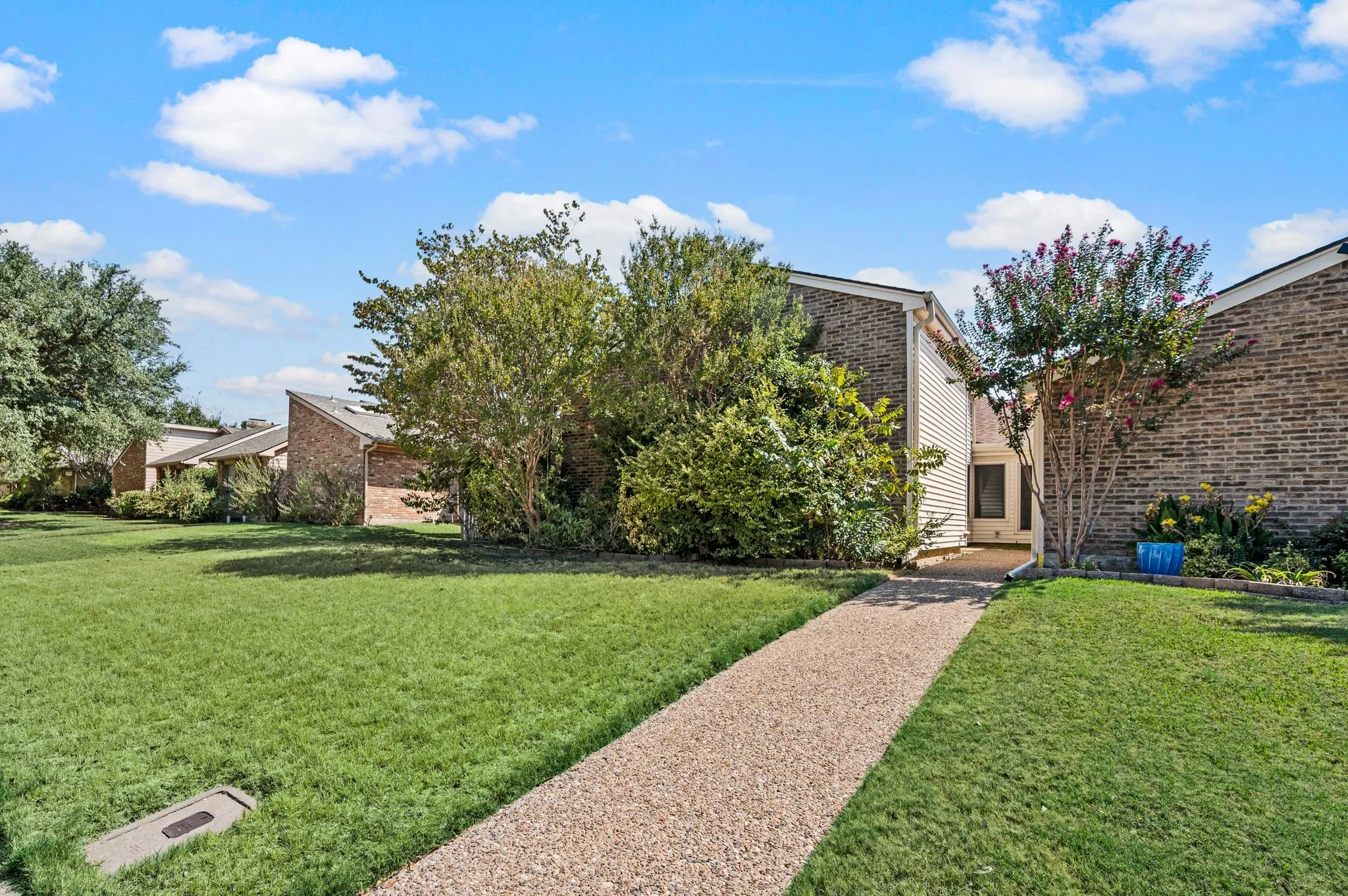 Single Family Residence For Sale in Dallas County , 16408 Lauder Lane, Dallas, Texas 75248, 3 Bedroom, 2 Bathroom, 2 Garage spaces, 1,530 Sqft, built in 1978, mls#21363588, Real Estate Agent in Dallas, Homes For Sale in Dallas county, Homes For Sale in Dallas, Realtor in Dallas Texas, Real Estate Brokerage Independent Realty Texas, Luminita Cordes Realtor