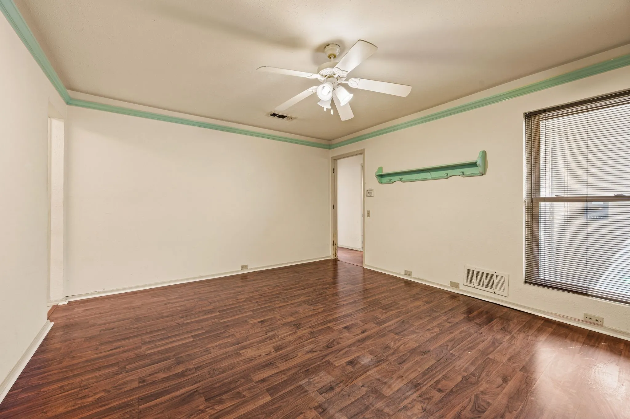 Single Family Residence For Sale in Dallas County , 16408 Lauder Lane, Dallas, Texas 75248, 3 Bedroom, 2 Bathroom, 2 Garage spaces, 1,530 Sqft, built in 1978, mls#21363588, Real Estate Agent in Dallas, Homes For Sale in Dallas county, Homes For Sale in Dallas, Realtor in Dallas Texas, Real Estate Brokerage Independent Realty Texas, Luminita Cordes Realtor
