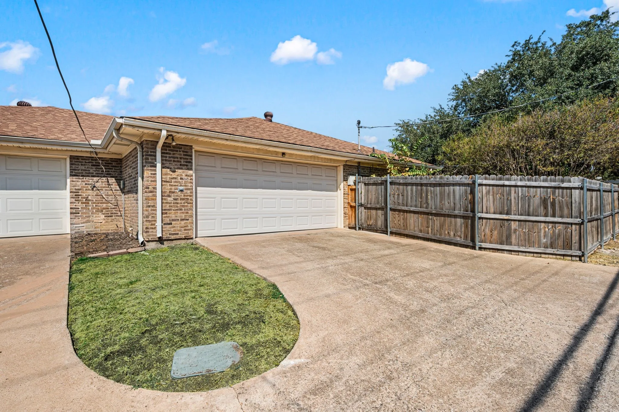 Single Family Residence For Sale in Dallas County , 16408 Lauder Lane, Dallas, Texas 75248, 3 Bedroom, 2 Bathroom, 2 Garage spaces, 1,530 Sqft, built in 1978, mls#21363588, Real Estate Agent in Dallas, Homes For Sale in Dallas county, Homes For Sale in Dallas, Realtor in Dallas Texas, Real Estate Brokerage Independent Realty Texas, Luminita Cordes Realtor