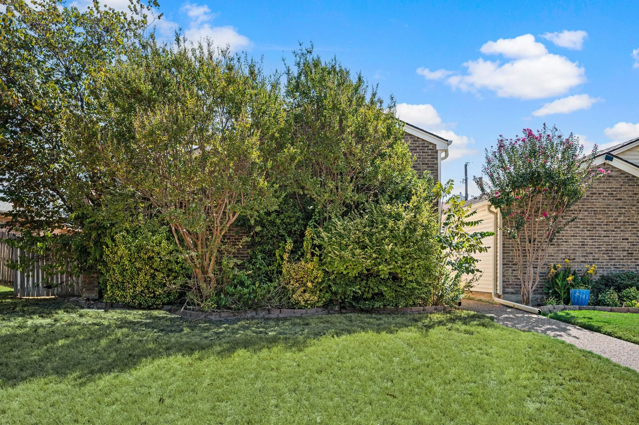 Single Family Residence For Sale in Dallas County , 16408 Lauder Lane, Dallas, Texas 75248, 3 Bedroom, 2 Bathroom, 2 Garage spaces, 1,530 Sqft, built in 1978, mls#21363588, Real Estate Agent in Dallas, Homes For Sale in Dallas county, Homes For Sale in Dallas, Realtor in Dallas Texas, Real Estate Brokerage Independent Realty Texas, Luminita Cordes Realtor