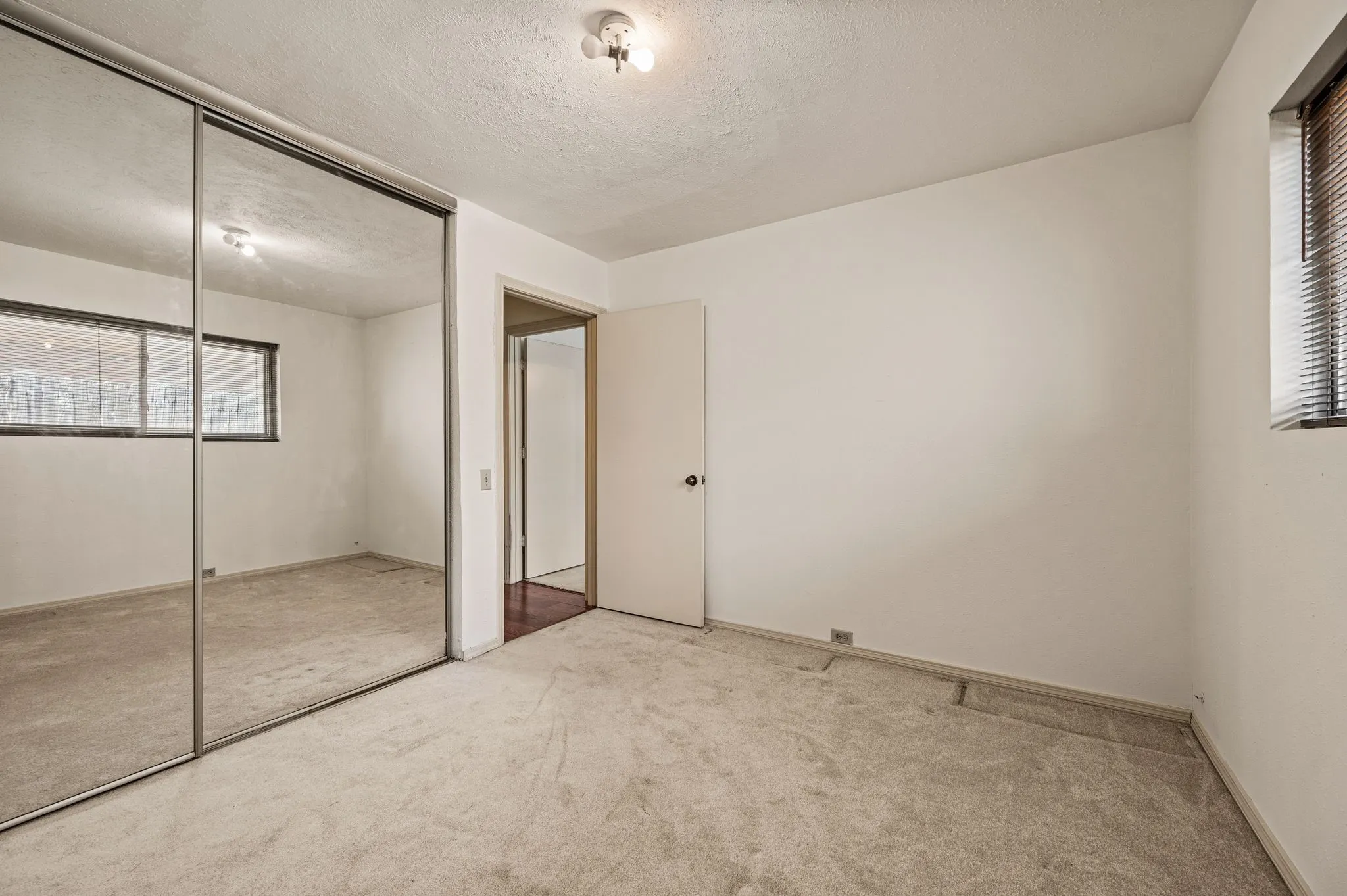 Single Family Residence For Sale in Dallas County , 16408 Lauder Lane, Dallas, Texas 75248, 3 Bedroom, 2 Bathroom, 2 Garage spaces, 1,530 Sqft, built in 1978, mls#21363588, Real Estate Agent in Dallas, Homes For Sale in Dallas county, Homes For Sale in Dallas, Realtor in Dallas Texas, Real Estate Brokerage Independent Realty Texas, Luminita Cordes Realtor