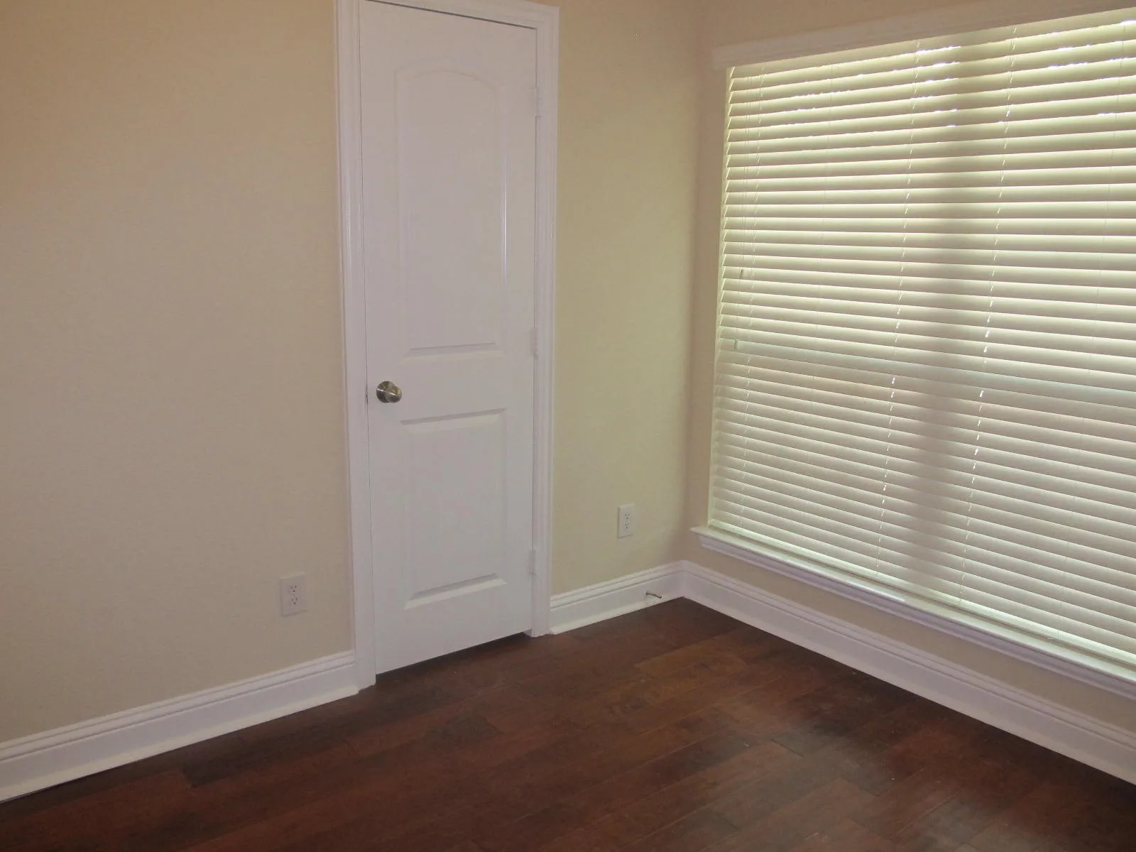 Single Family Residence For Rent in Kaufman County , 4024 Eric Drive, Heartland, Texas 75126, 3 Bedroom, 2 Bathroom, 2 Garage spaces, 1,435 Sqft, built in 2013, mls#21348412, Real Estate Agent in Heartland, Homes For Rent in Kaufman county, Homes For Rent in Heartland, Realtor in Heartland Texas, Real Estate Brokerage Independent Realty Texas, Luminita Cordes Realtor