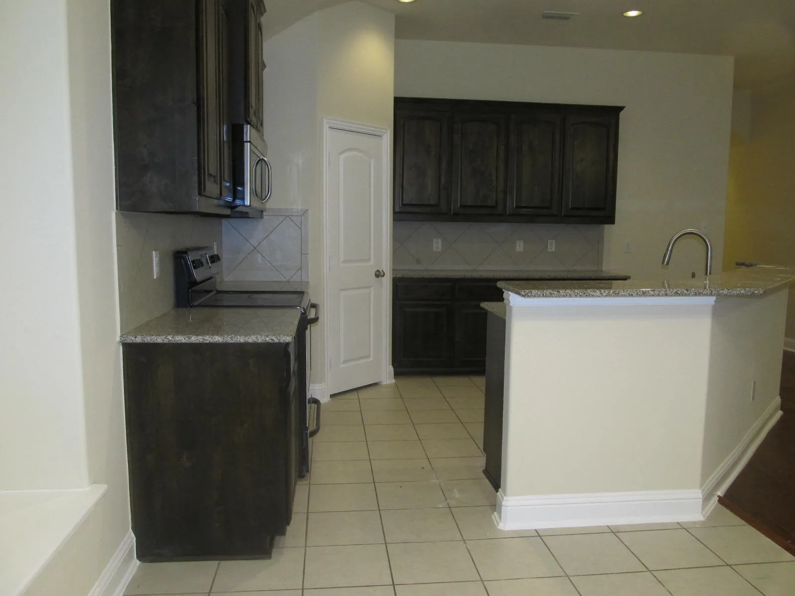 Single Family Residence For Rent in Kaufman County , 4024 Eric Drive, Heartland, Texas 75126, 3 Bedroom, 2 Bathroom, 2 Garage spaces, 1,435 Sqft, built in 2013, mls#21348412, Real Estate Agent in Heartland, Homes For Rent in Kaufman county, Homes For Rent in Heartland, Realtor in Heartland Texas, Real Estate Brokerage Independent Realty Texas, Luminita Cordes Realtor