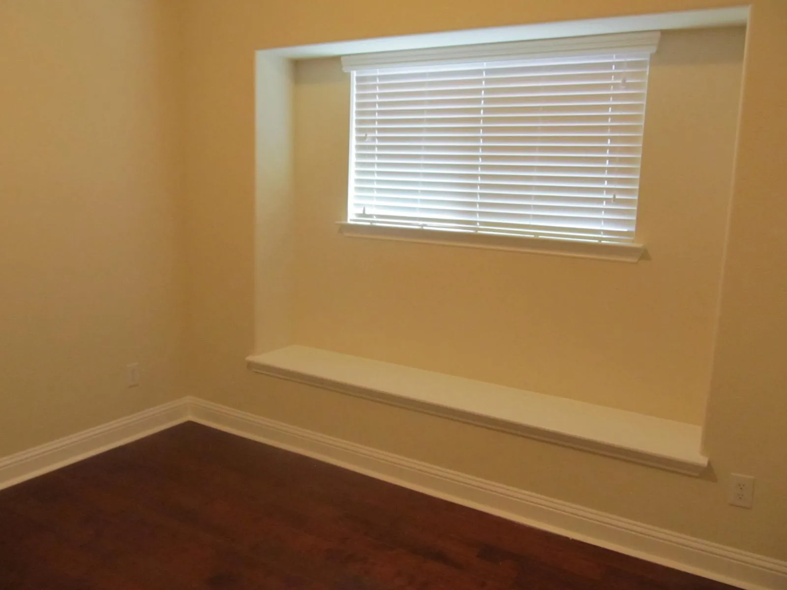 Single Family Residence For Rent in Kaufman County , 4024 Eric Drive, Heartland, Texas 75126, 3 Bedroom, 2 Bathroom, 2 Garage spaces, 1,435 Sqft, built in 2013, mls#21348412, Real Estate Agent in Heartland, Homes For Rent in Kaufman county, Homes For Rent in Heartland, Realtor in Heartland Texas, Real Estate Brokerage Independent Realty Texas, Luminita Cordes Realtor