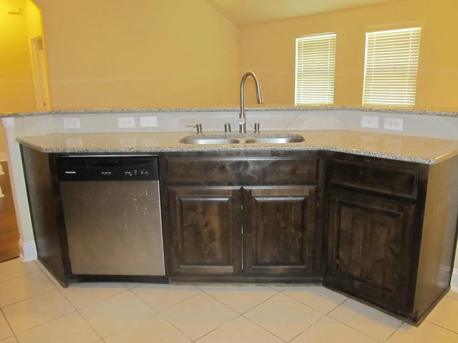 Single Family Residence For Rent in Kaufman County , 4024 Eric Drive, Heartland, Texas 75126, 3 Bedroom, 2 Bathroom, 2 Garage spaces, 1,435 Sqft, built in 2013, mls#21348412, Real Estate Agent in Heartland, Homes For Rent in Kaufman county, Homes For Rent in Heartland, Realtor in Heartland Texas, Real Estate Brokerage Independent Realty Texas, Luminita Cordes Realtor