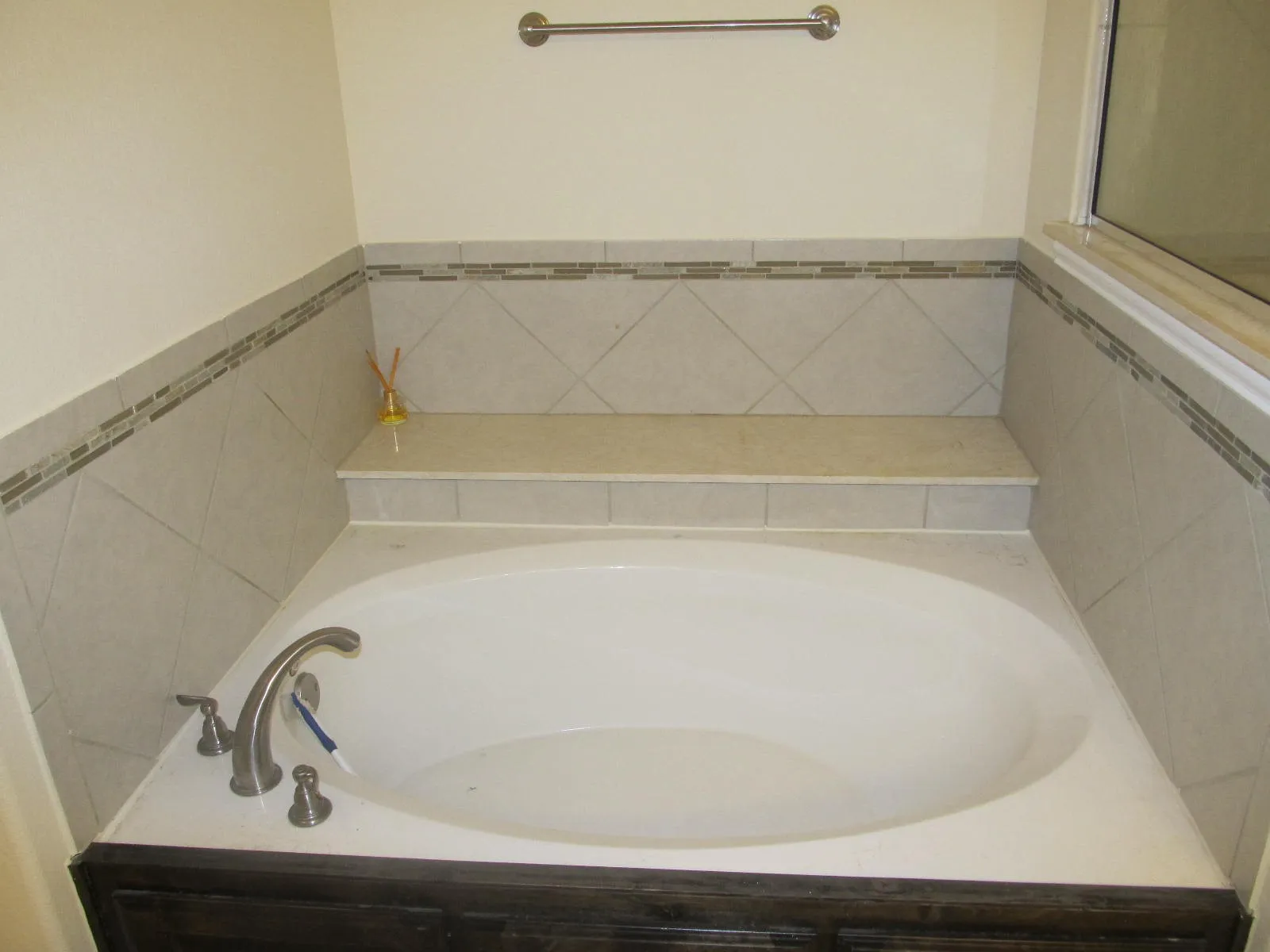Single Family Residence For Rent in Kaufman County , 4024 Eric Drive, Heartland, Texas 75126, 3 Bedroom, 2 Bathroom, 2 Garage spaces, 1,435 Sqft, built in 2013, mls#21348412, Real Estate Agent in Heartland, Homes For Rent in Kaufman county, Homes For Rent in Heartland, Realtor in Heartland Texas, Real Estate Brokerage Independent Realty Texas, Luminita Cordes Realtor