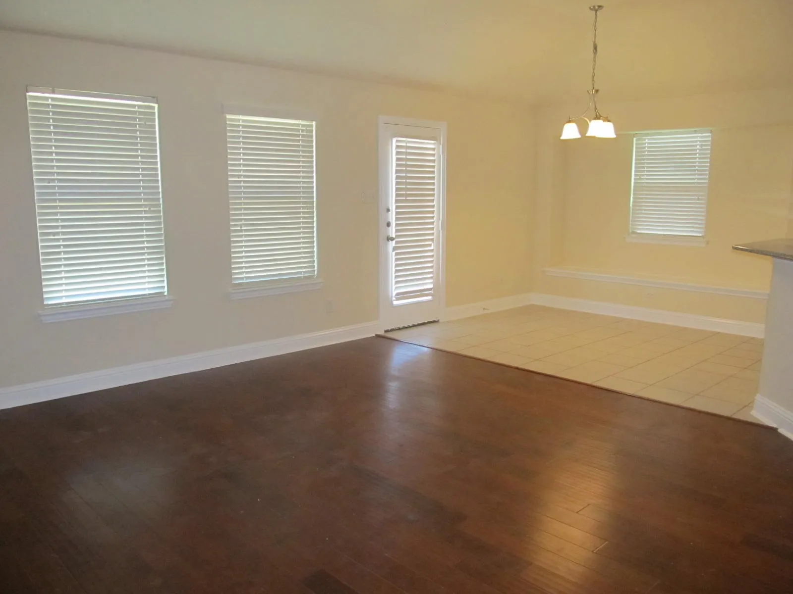 Single Family Residence For Rent in Kaufman County , 4024 Eric Drive, Heartland, Texas 75126, 3 Bedroom, 2 Bathroom, 2 Garage spaces, 1,435 Sqft, built in 2013, mls#21348412, Real Estate Agent in Heartland, Homes For Rent in Kaufman county, Homes For Rent in Heartland, Realtor in Heartland Texas, Real Estate Brokerage Independent Realty Texas, Luminita Cordes Realtor