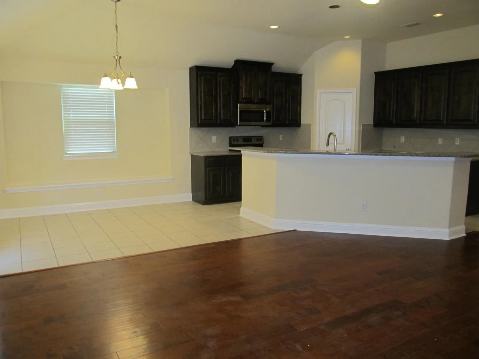 Single Family Residence For Rent in Kaufman County , 4024 Eric Drive, Heartland, Texas 75126, 3 Bedroom, 2 Bathroom, 2 Garage spaces, 1,435 Sqft, built in 2013, mls#21348412, Real Estate Agent in Heartland, Homes For Rent in Kaufman county, Homes For Rent in Heartland, Realtor in Heartland Texas, Real Estate Brokerage Independent Realty Texas, Luminita Cordes Realtor