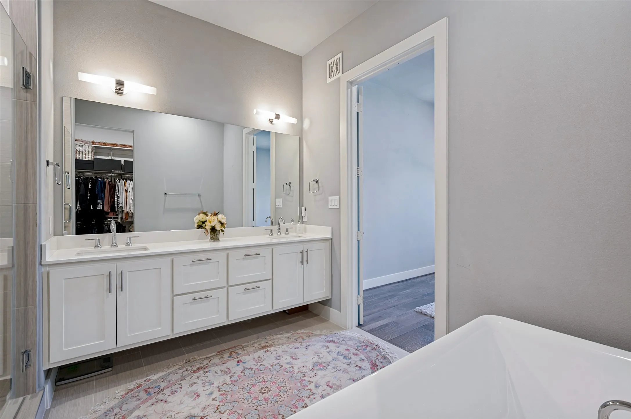 Spa-like primary bath!