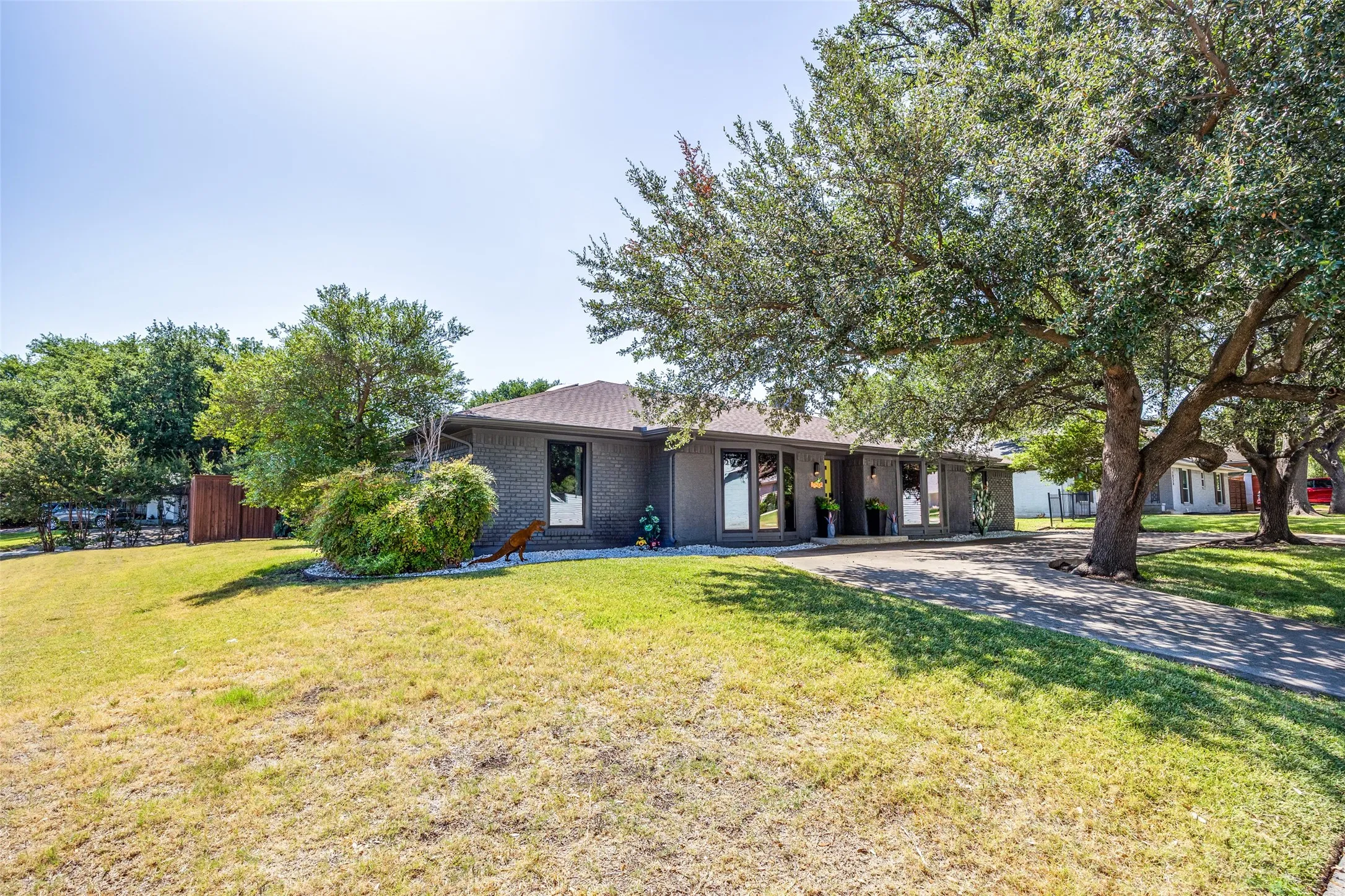 Single Family Residence For Sale in Dallas County , 10232 Boedeker Street, Dallas, Texas 75230, 4 Bedroom, 3 Bathroom, 2 Garage spaces, 2,754 Sqft, built in 1968, mls#21363619, Real Estate Agent in Dallas, Homes For Sale in Dallas county, Homes For Sale in Dallas, Realtor in Dallas Texas, Real Estate Brokerage Independent Realty Texas, Luminita Cordes Realtor