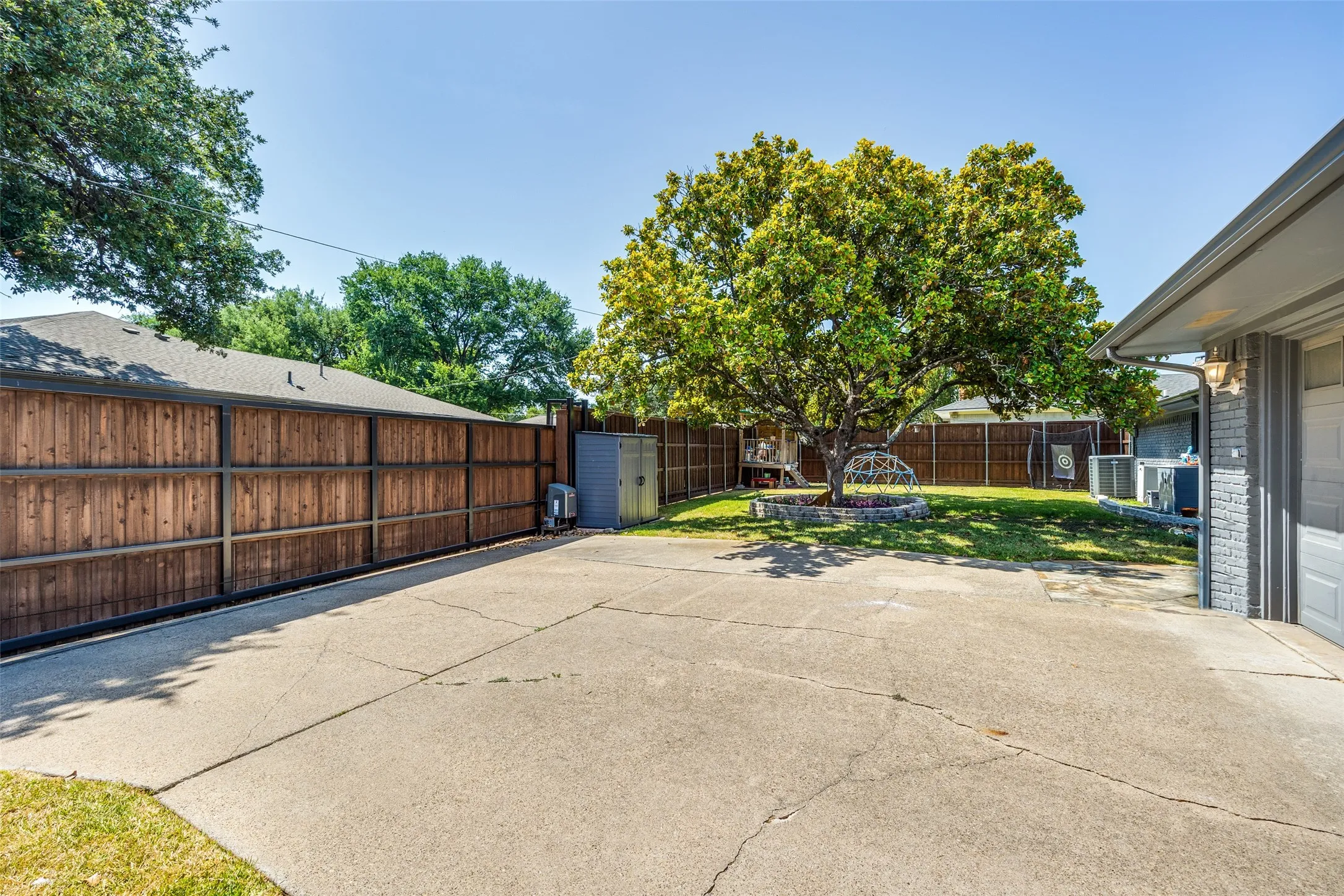 Single Family Residence For Sale in Dallas County , 10232 Boedeker Street, Dallas, Texas 75230, 4 Bedroom, 3 Bathroom, 2 Garage spaces, 2,754 Sqft, built in 1968, mls#21363619, Real Estate Agent in Dallas, Homes For Sale in Dallas county, Homes For Sale in Dallas, Realtor in Dallas Texas, Real Estate Brokerage Independent Realty Texas, Luminita Cordes Realtor
