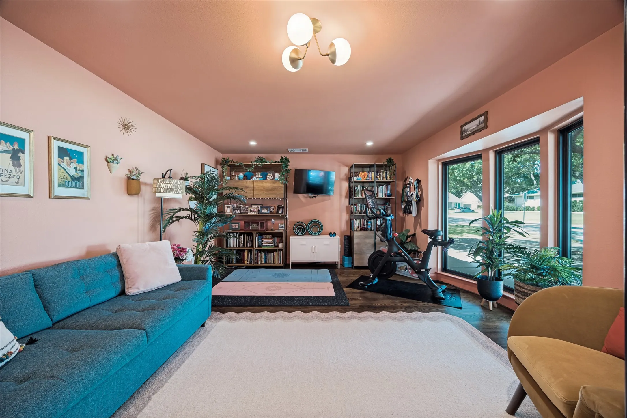 Single Family Residence For Sale in Dallas County , 10232 Boedeker Street, Dallas, Texas 75230, 4 Bedroom, 3 Bathroom, 2 Garage spaces, 2,754 Sqft, built in 1968, mls#21363619, Real Estate Agent in Dallas, Homes For Sale in Dallas county, Homes For Sale in Dallas, Realtor in Dallas Texas, Real Estate Brokerage Independent Realty Texas, Luminita Cordes Realtor
