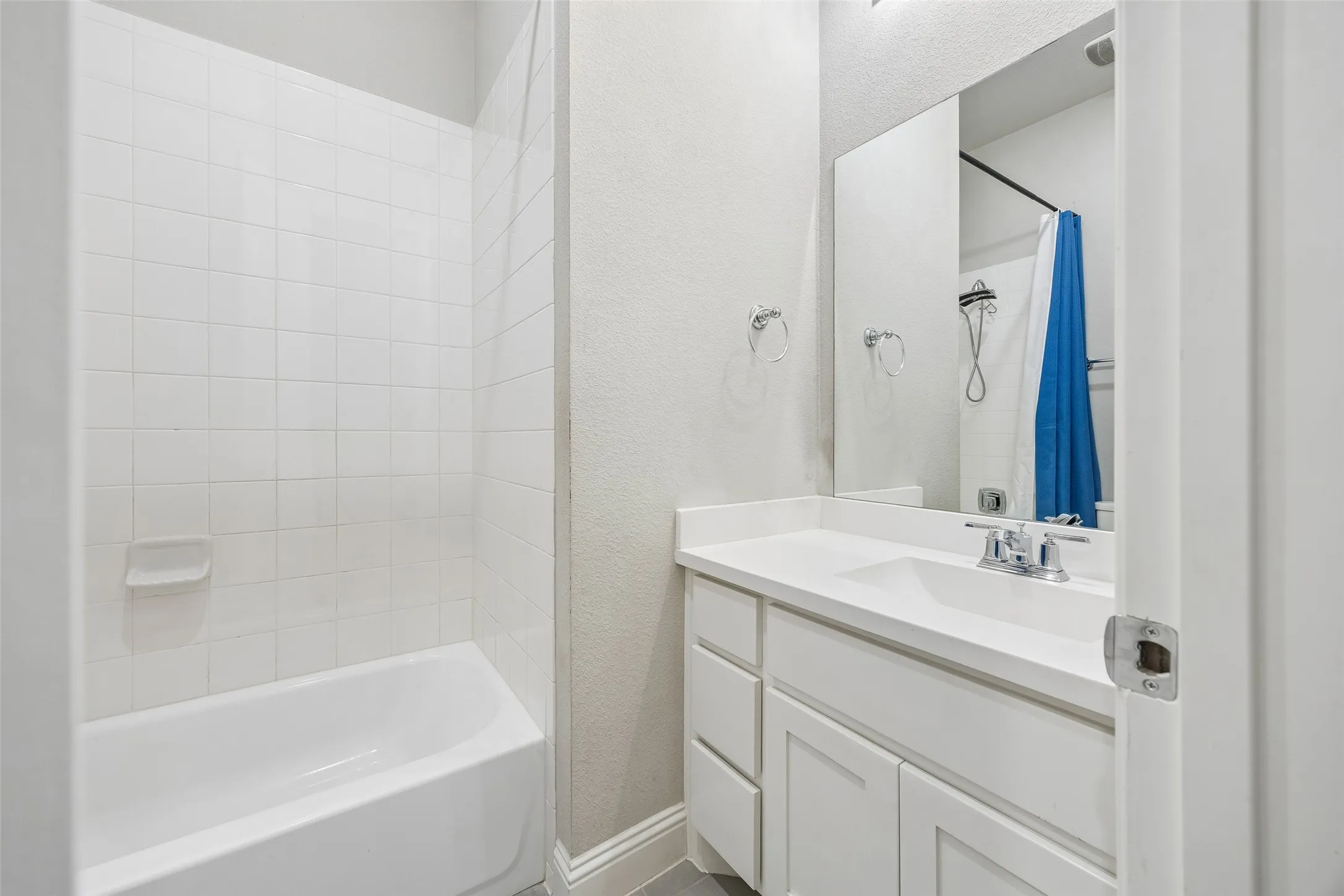 Single Family Residence For Sale in Tarrant County , 12217 Hulson Trail, Fort Worth, Texas 76052, 4 Bedroom, 4 Bathroom, 3 Garage spaces, 3,133 Sqft, built in 2020, mls#21362484, Real Estate Agent in Fort Worth, Homes For Sale in Tarrant county, Homes For Sale in Fort Worth, Realtor in Fort Worth Texas, Real Estate Brokerage Independent Realty Texas, Luminita Cordes Realtor