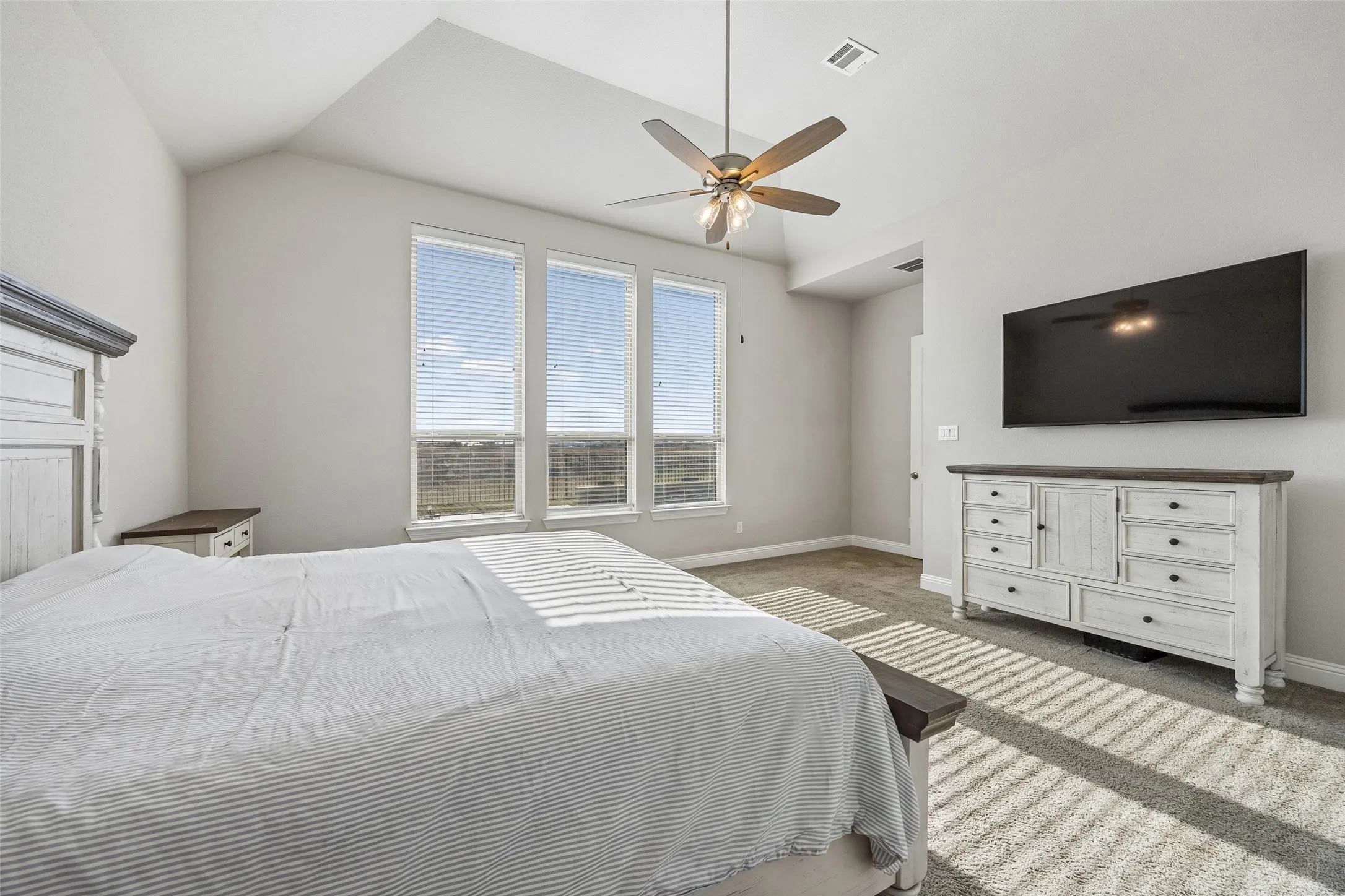 Single Family Residence For Sale in Tarrant County , 12217 Hulson Trail, Fort Worth, Texas 76052, 4 Bedroom, 4 Bathroom, 3 Garage spaces, 3,133 Sqft, built in 2020, mls#21362484, Real Estate Agent in Fort Worth, Homes For Sale in Tarrant county, Homes For Sale in Fort Worth, Realtor in Fort Worth Texas, Real Estate Brokerage Independent Realty Texas, Luminita Cordes Realtor