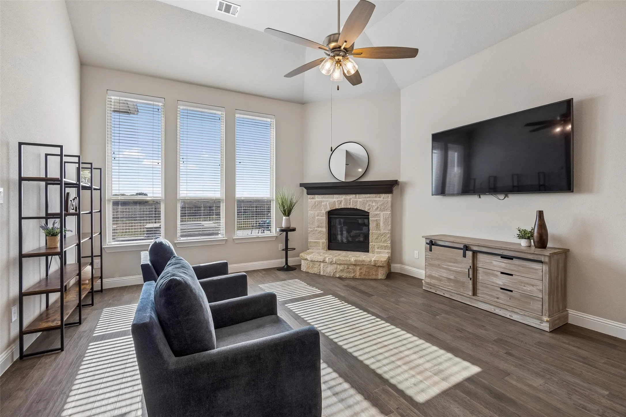Single Family Residence For Sale in Tarrant County , 12217 Hulson Trail, Fort Worth, Texas 76052, 4 Bedroom, 4 Bathroom, 3 Garage spaces, 3,133 Sqft, built in 2020, mls#21362484, Real Estate Agent in Fort Worth, Homes For Sale in Tarrant county, Homes For Sale in Fort Worth, Realtor in Fort Worth Texas, Real Estate Brokerage Independent Realty Texas, Luminita Cordes Realtor
