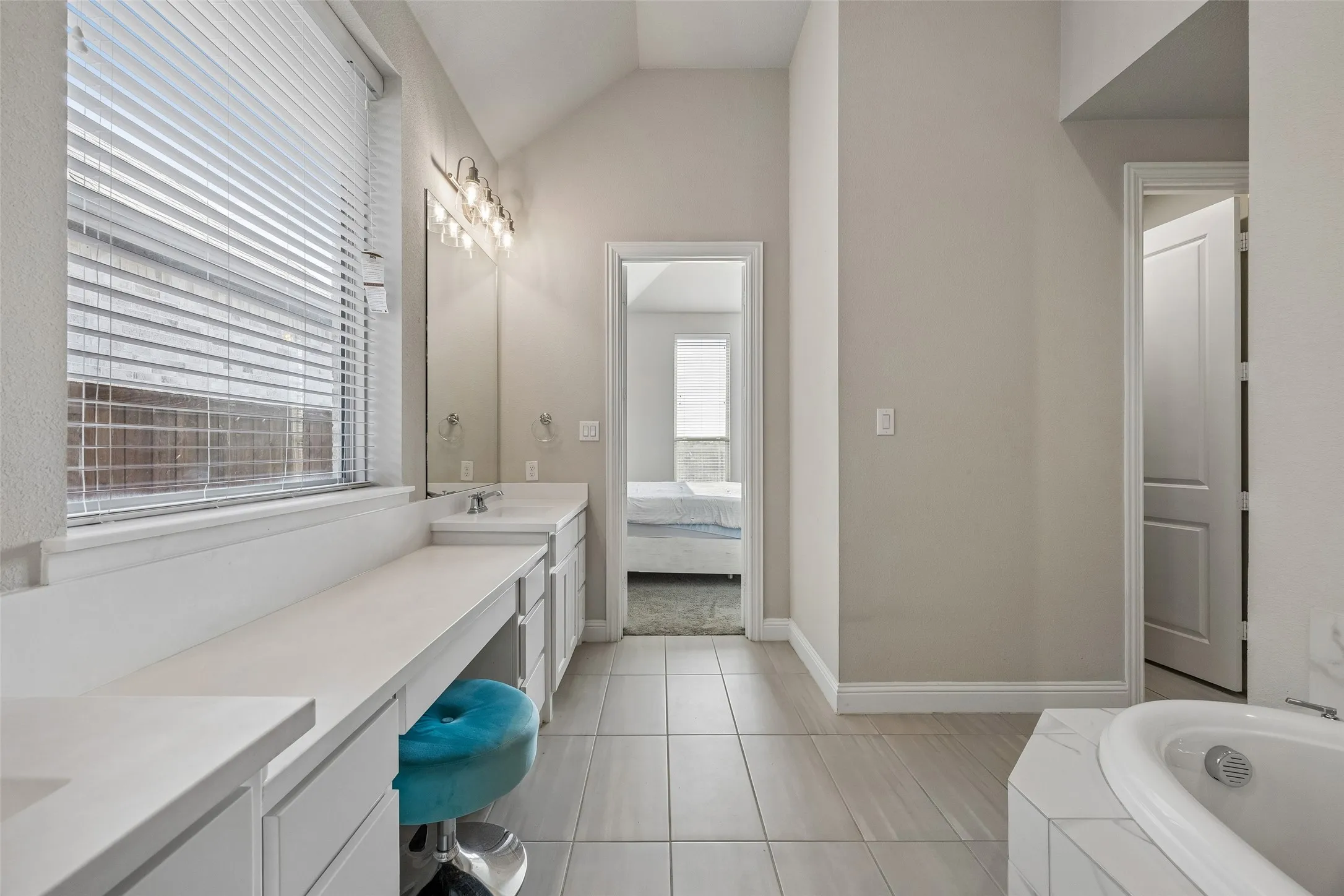 Single Family Residence For Sale in Tarrant County , 12217 Hulson Trail, Fort Worth, Texas 76052, 4 Bedroom, 4 Bathroom, 3 Garage spaces, 3,133 Sqft, built in 2020, mls#21362484, Real Estate Agent in Fort Worth, Homes For Sale in Tarrant county, Homes For Sale in Fort Worth, Realtor in Fort Worth Texas, Real Estate Brokerage Independent Realty Texas, Luminita Cordes Realtor