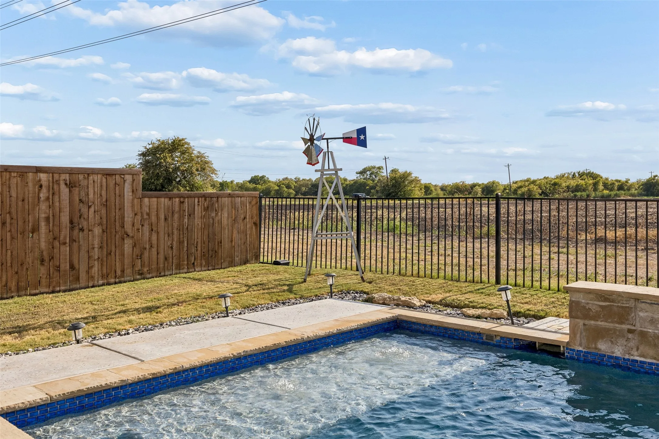 Single Family Residence For Sale in Tarrant County , 12217 Hulson Trail, Fort Worth, Texas 76052, 4 Bedroom, 4 Bathroom, 3 Garage spaces, 3,133 Sqft, built in 2020, mls#21362484, Real Estate Agent in Fort Worth, Homes For Sale in Tarrant county, Homes For Sale in Fort Worth, Realtor in Fort Worth Texas, Real Estate Brokerage Independent Realty Texas, Luminita Cordes Realtor