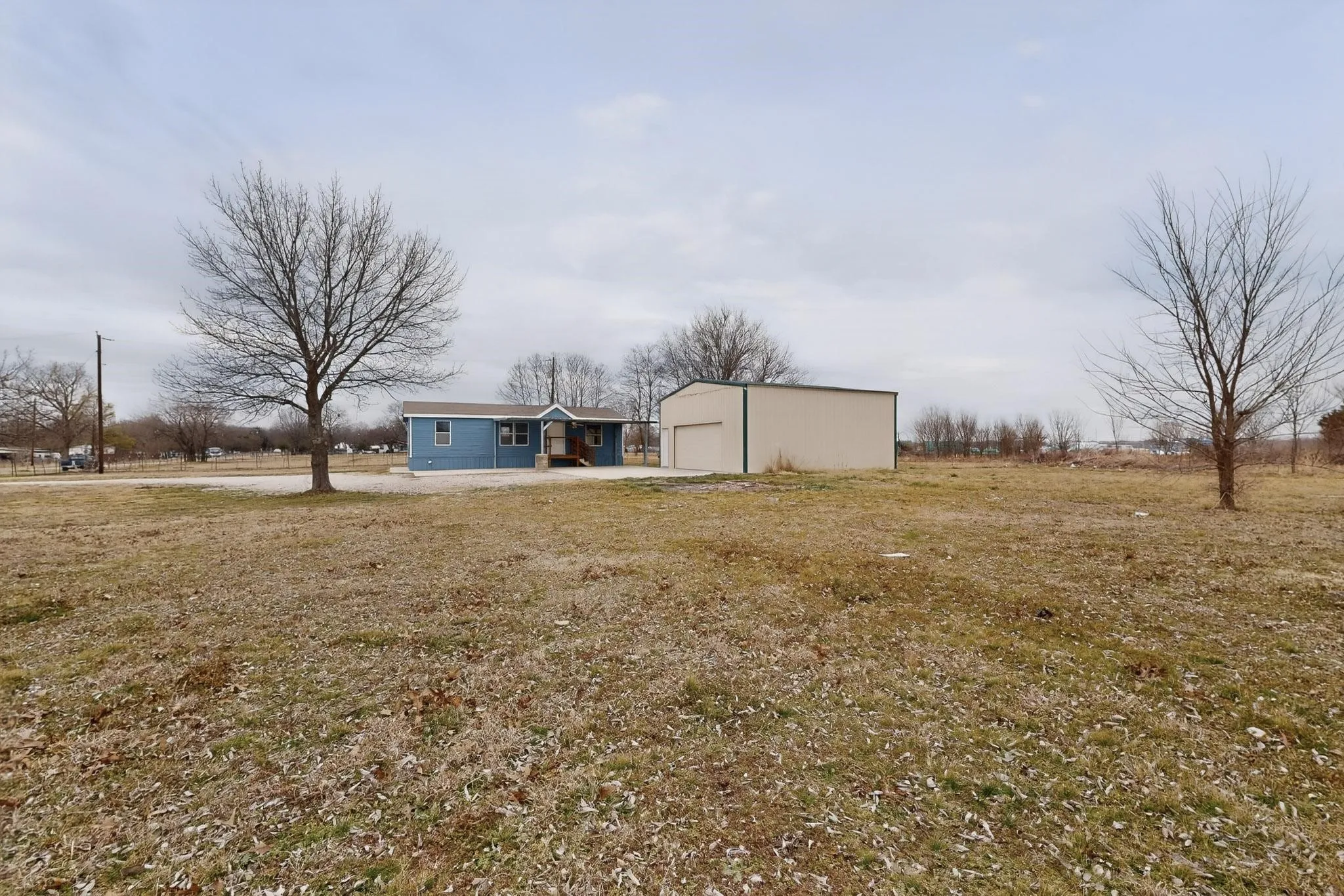 Manufactured Home For Sale in Hunt County , 6553 Private Road 2270, Quinlan, Texas 75474, 3 Bedroom, 3 Bathroom, 2 Garage spaces, 960 Sqft, built in 2006, mls#21363621, Real Estate Agent in Quinlan, Homes For Sale in Hunt county, Homes For Sale in Quinlan, Realtor in Quinlan Texas, Real Estate Brokerage Independent Realty Texas, Luminita Cordes Realtor