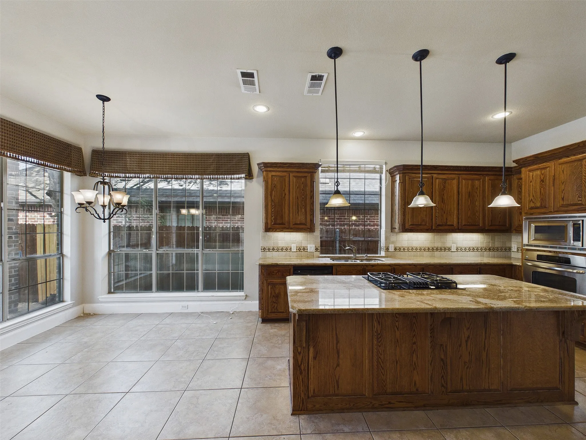 Single Family Residence For Sale in Collin County , 6400 Castle Rock Circle, Mc Kinney, Texas 75071, 4 Bedroom, 4 Bathroom, 3 Garage spaces, 3,500 Sqft, built in 2007, mls#21361096, Real Estate Agent in Mc Kinney, Homes For Sale in Collin county, Homes For Sale in Mc Kinney, Realtor in Mc Kinney Texas, Real Estate Brokerage Independent Realty Texas, Luminita Cordes Realtor