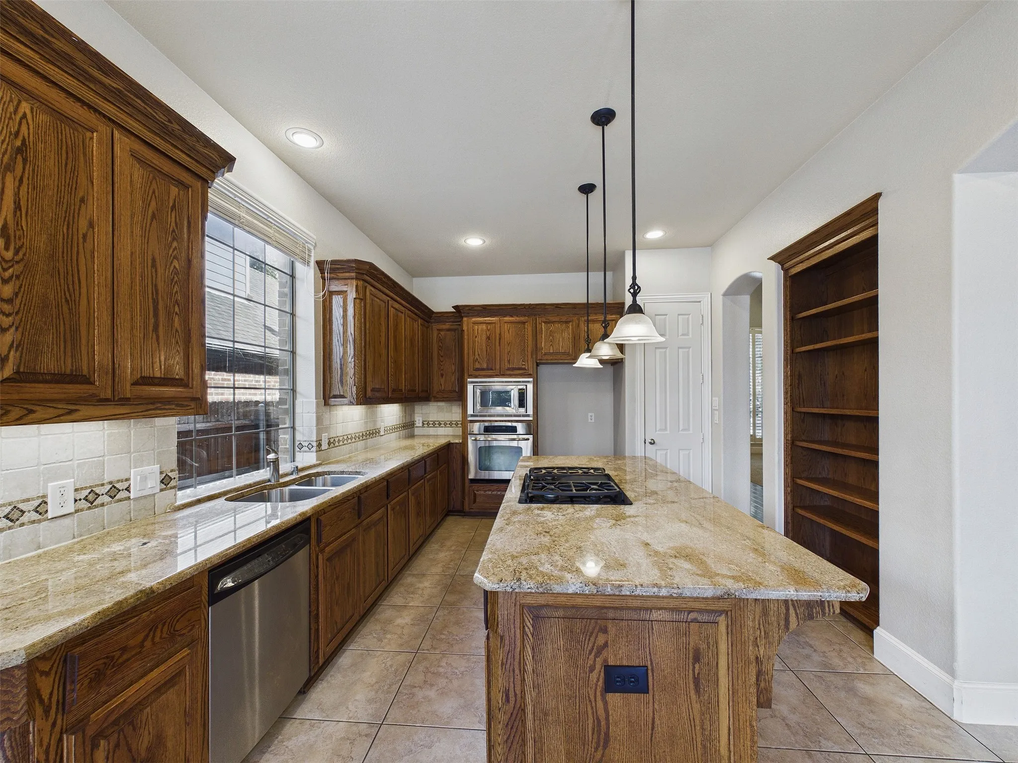 Single Family Residence For Sale in Collin County , 6400 Castle Rock Circle, Mc Kinney, Texas 75071, 4 Bedroom, 4 Bathroom, 3 Garage spaces, 3,500 Sqft, built in 2007, mls#21361096, Real Estate Agent in Mc Kinney, Homes For Sale in Collin county, Homes For Sale in Mc Kinney, Realtor in Mc Kinney Texas, Real Estate Brokerage Independent Realty Texas, Luminita Cordes Realtor