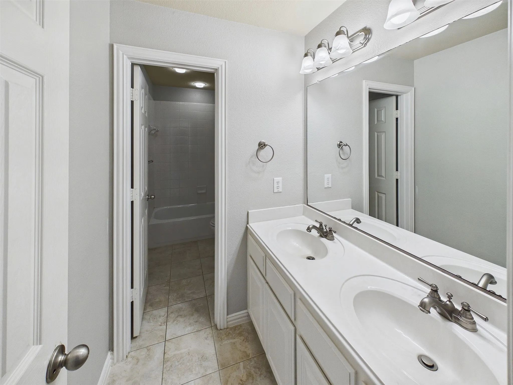Single Family Residence For Sale in Collin County , 6400 Castle Rock Circle, Mc Kinney, Texas 75071, 4 Bedroom, 4 Bathroom, 3 Garage spaces, 3,500 Sqft, built in 2007, mls#21361096, Real Estate Agent in Mc Kinney, Homes For Sale in Collin county, Homes For Sale in Mc Kinney, Realtor in Mc Kinney Texas, Real Estate Brokerage Independent Realty Texas, Luminita Cordes Realtor