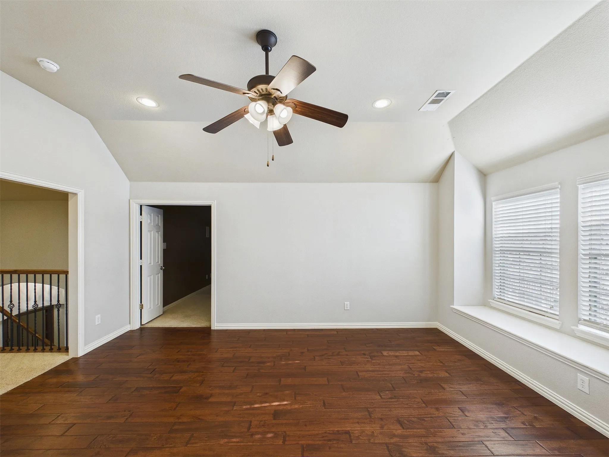 Single Family Residence For Sale in Collin County , 6400 Castle Rock Circle, Mc Kinney, Texas 75071, 4 Bedroom, 4 Bathroom, 3 Garage spaces, 3,500 Sqft, built in 2007, mls#21361096, Real Estate Agent in Mc Kinney, Homes For Sale in Collin county, Homes For Sale in Mc Kinney, Realtor in Mc Kinney Texas, Real Estate Brokerage Independent Realty Texas, Luminita Cordes Realtor
