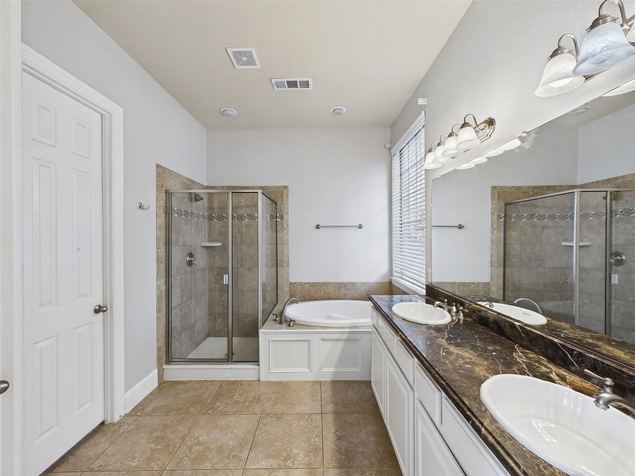 Single Family Residence For Sale in Collin County , 6400 Castle Rock Circle, Mc Kinney, Texas 75071, 4 Bedroom, 4 Bathroom, 3 Garage spaces, 3,500 Sqft, built in 2007, mls#21361096, Real Estate Agent in Mc Kinney, Homes For Sale in Collin county, Homes For Sale in Mc Kinney, Realtor in Mc Kinney Texas, Real Estate Brokerage Independent Realty Texas, Luminita Cordes Realtor