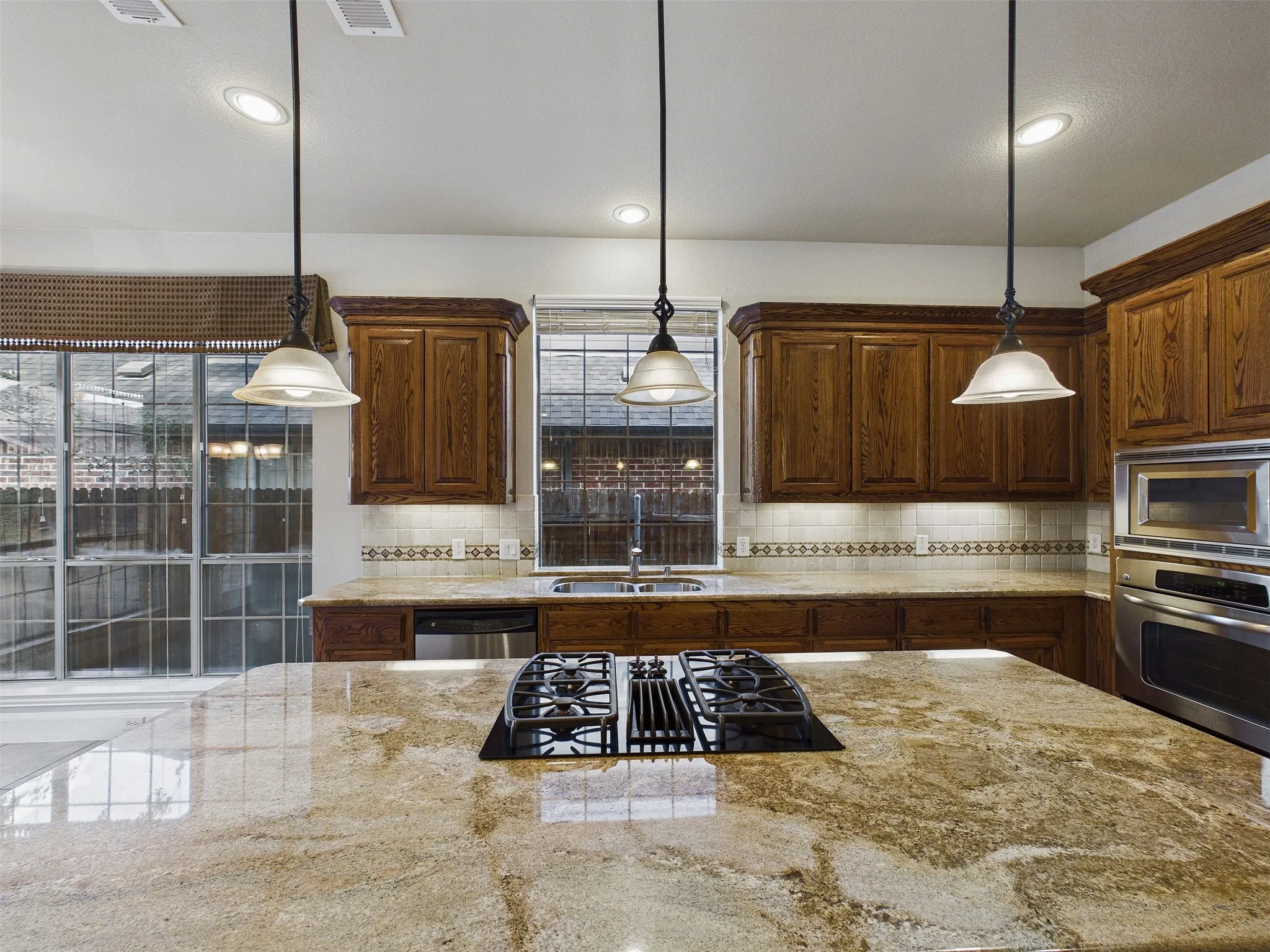 Single Family Residence For Sale in Collin County , 6400 Castle Rock Circle, Mc Kinney, Texas 75071, 4 Bedroom, 4 Bathroom, 3 Garage spaces, 3,500 Sqft, built in 2007, mls#21361096, Real Estate Agent in Mc Kinney, Homes For Sale in Collin county, Homes For Sale in Mc Kinney, Realtor in Mc Kinney Texas, Real Estate Brokerage Independent Realty Texas, Luminita Cordes Realtor