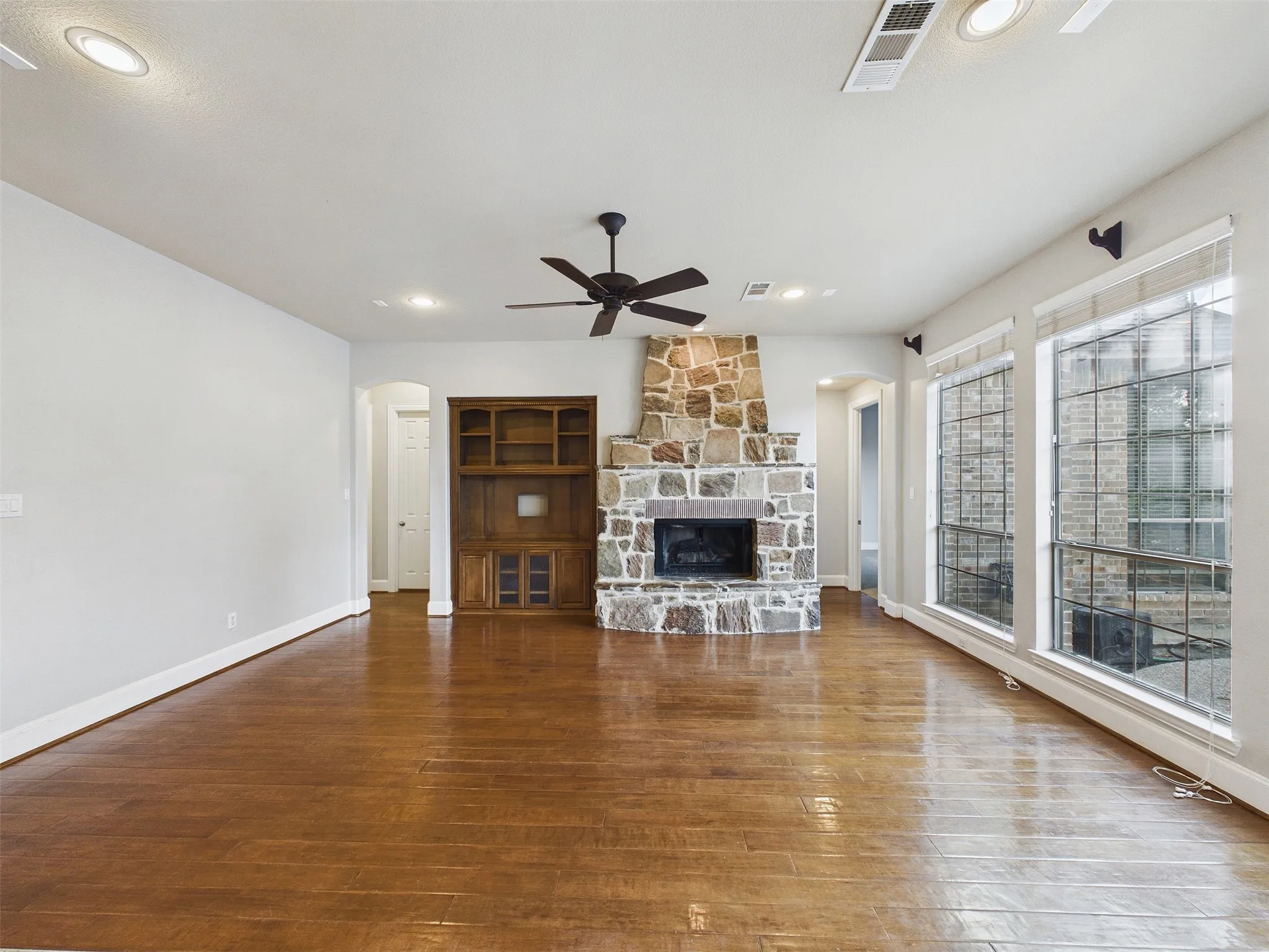 Single Family Residence For Sale in Collin County , 6400 Castle Rock Circle, Mc Kinney, Texas 75071, 4 Bedroom, 4 Bathroom, 3 Garage spaces, 3,500 Sqft, built in 2007, mls#21361096, Real Estate Agent in Mc Kinney, Homes For Sale in Collin county, Homes For Sale in Mc Kinney, Realtor in Mc Kinney Texas, Real Estate Brokerage Independent Realty Texas, Luminita Cordes Realtor