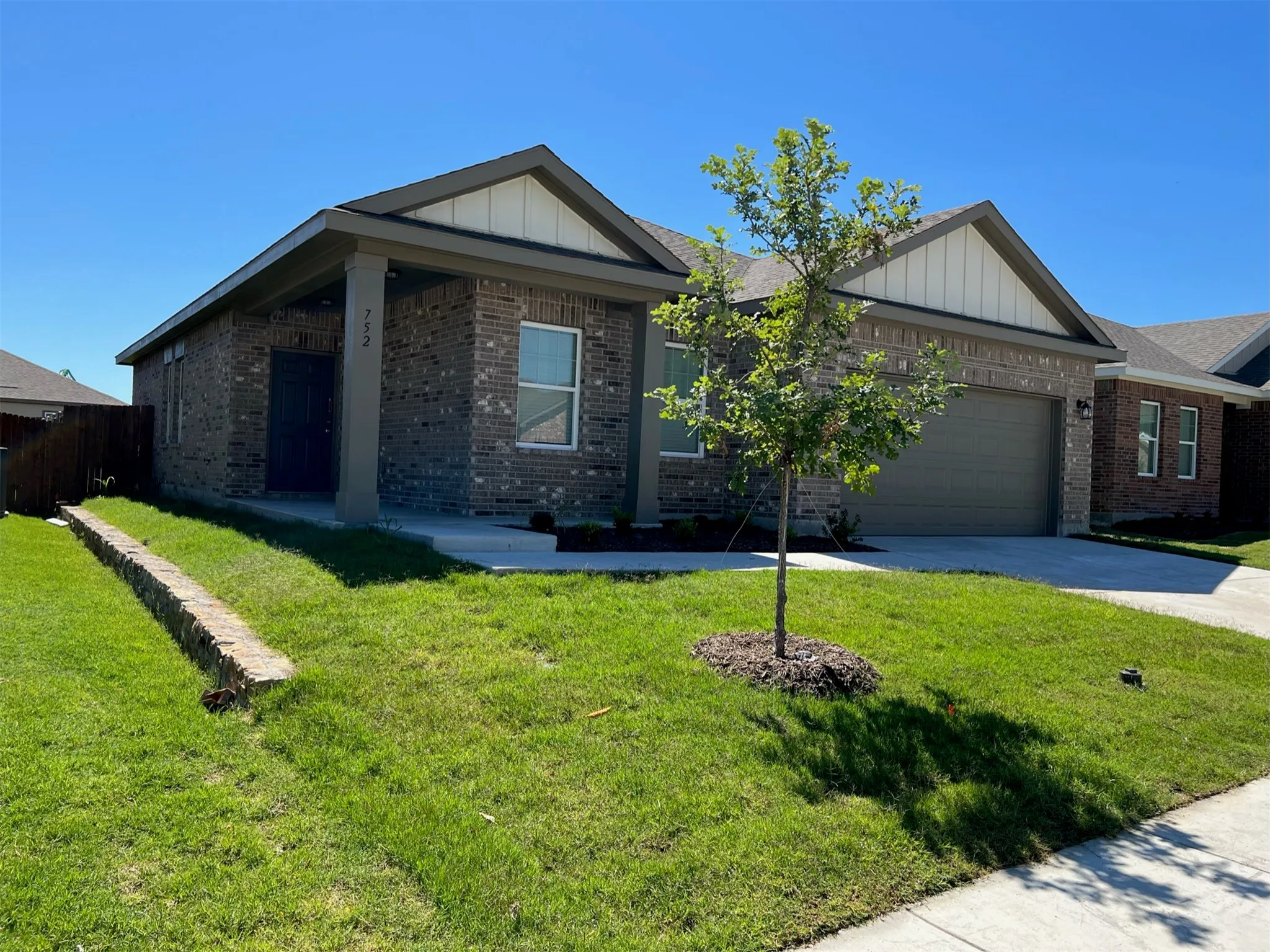 Single Family Residence For Rent in Collin County , 752 Richmond Drive, Lavon, Texas 75166, 3 Bedroom, 2 Bathroom, 2 Garage spaces, 1,459 Sqft, built in 2021, mls#21363629, Real Estate Agent in Lavon, Homes For Rent in Collin county, Homes For Rent in Lavon, Realtor in Lavon Texas, Real Estate Brokerage Independent Realty Texas, Luminita Cordes Realtor
