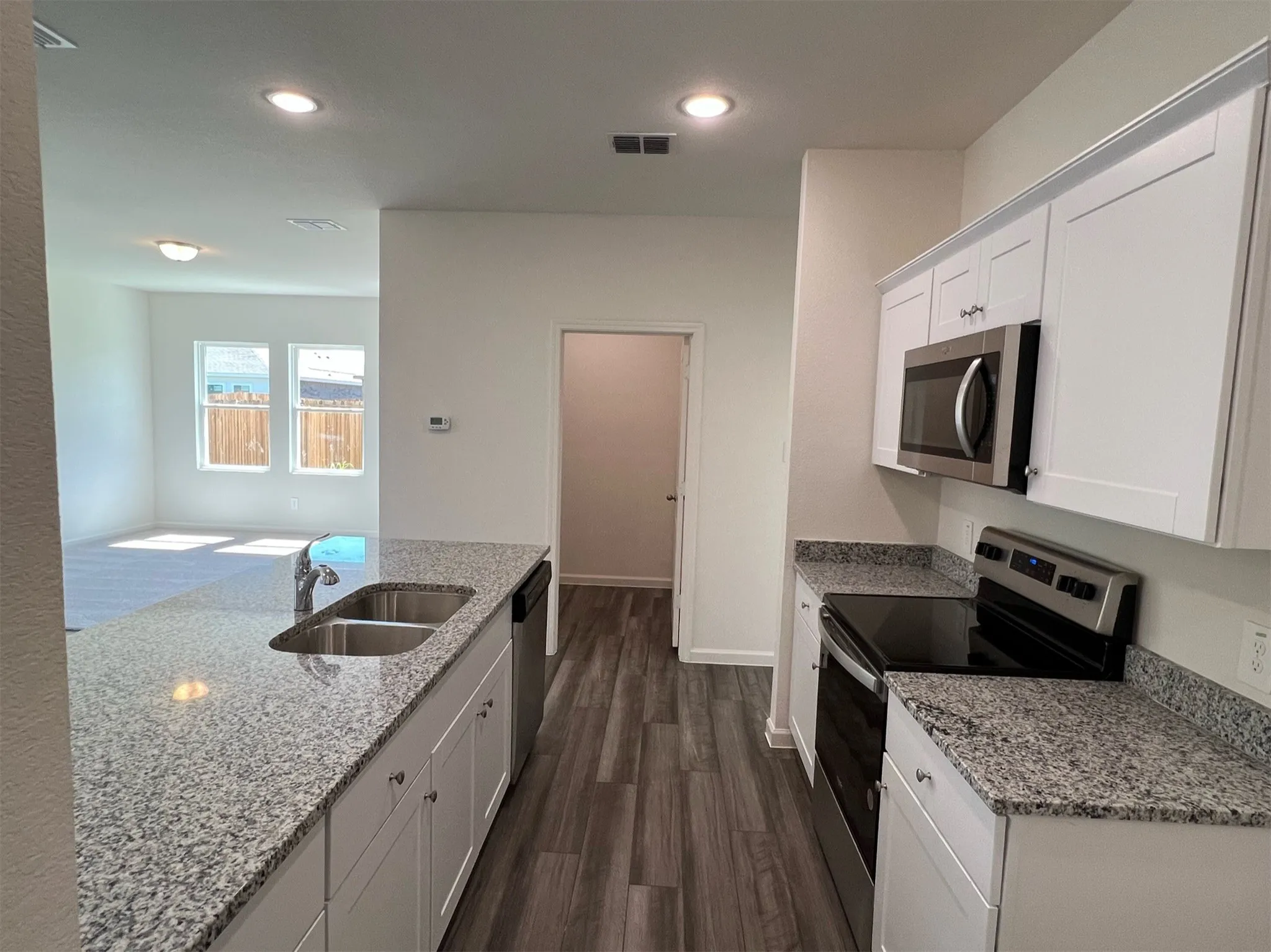Single Family Residence For Rent in Collin County , 752 Richmond Drive, Lavon, Texas 75166, 3 Bedroom, 2 Bathroom, 2 Garage spaces, 1,459 Sqft, built in 2021, mls#21363629, Real Estate Agent in Lavon, Homes For Rent in Collin county, Homes For Rent in Lavon, Realtor in Lavon Texas, Real Estate Brokerage Independent Realty Texas, Luminita Cordes Realtor