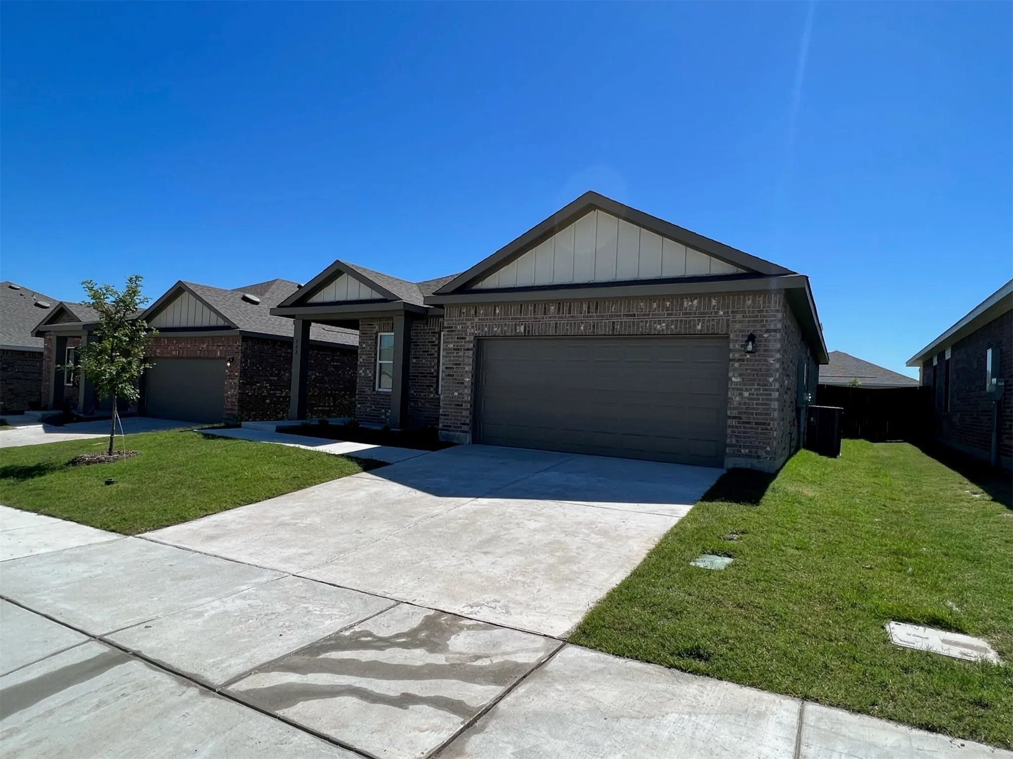 Single Family Residence For Rent in Collin County , 752 Richmond Drive, Lavon, Texas 75166, 3 Bedroom, 2 Bathroom, 2 Garage spaces, 1,459 Sqft, built in 2021, mls#21363629, Real Estate Agent in Lavon, Homes For Rent in Collin county, Homes For Rent in Lavon, Realtor in Lavon Texas, Real Estate Brokerage Independent Realty Texas, Luminita Cordes Realtor