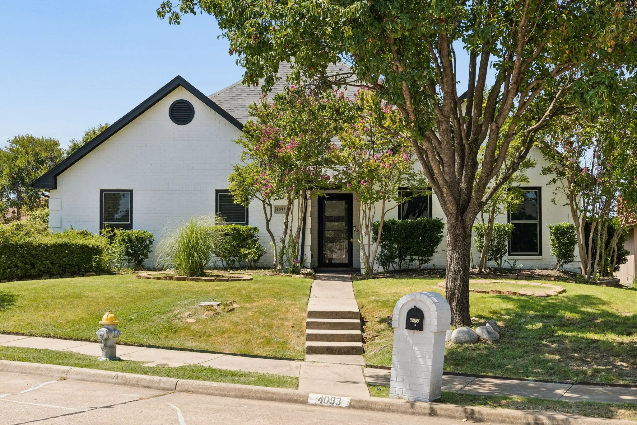 Single Family Residence For Sale in Denton County , 4093 Brazos Drive, Carrollton, Texas 75007, 4 Bedroom, 3 Bathroom, 2 Garage spaces, 3,236 Sqft, built in 1994, mls#21362212, Real Estate Agent in Carrollton, Homes For Sale in Denton county, Homes For Sale in Carrollton, Realtor in Carrollton Texas, Real Estate Brokerage Independent Realty Texas, Luminita Cordes Realtor