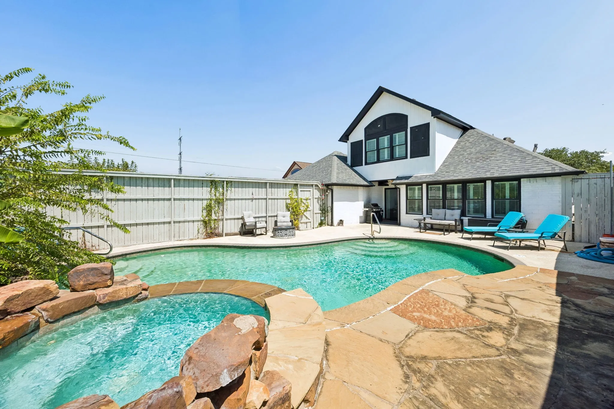 Single Family Residence For Sale in Denton County , 4093 Brazos Drive, Carrollton, Texas 75007, 4 Bedroom, 3 Bathroom, 2 Garage spaces, 3,236 Sqft, built in 1994, mls#21362212, Real Estate Agent in Carrollton, Homes For Sale in Denton county, Homes For Sale in Carrollton, Realtor in Carrollton Texas, Real Estate Brokerage Independent Realty Texas, Luminita Cordes Realtor