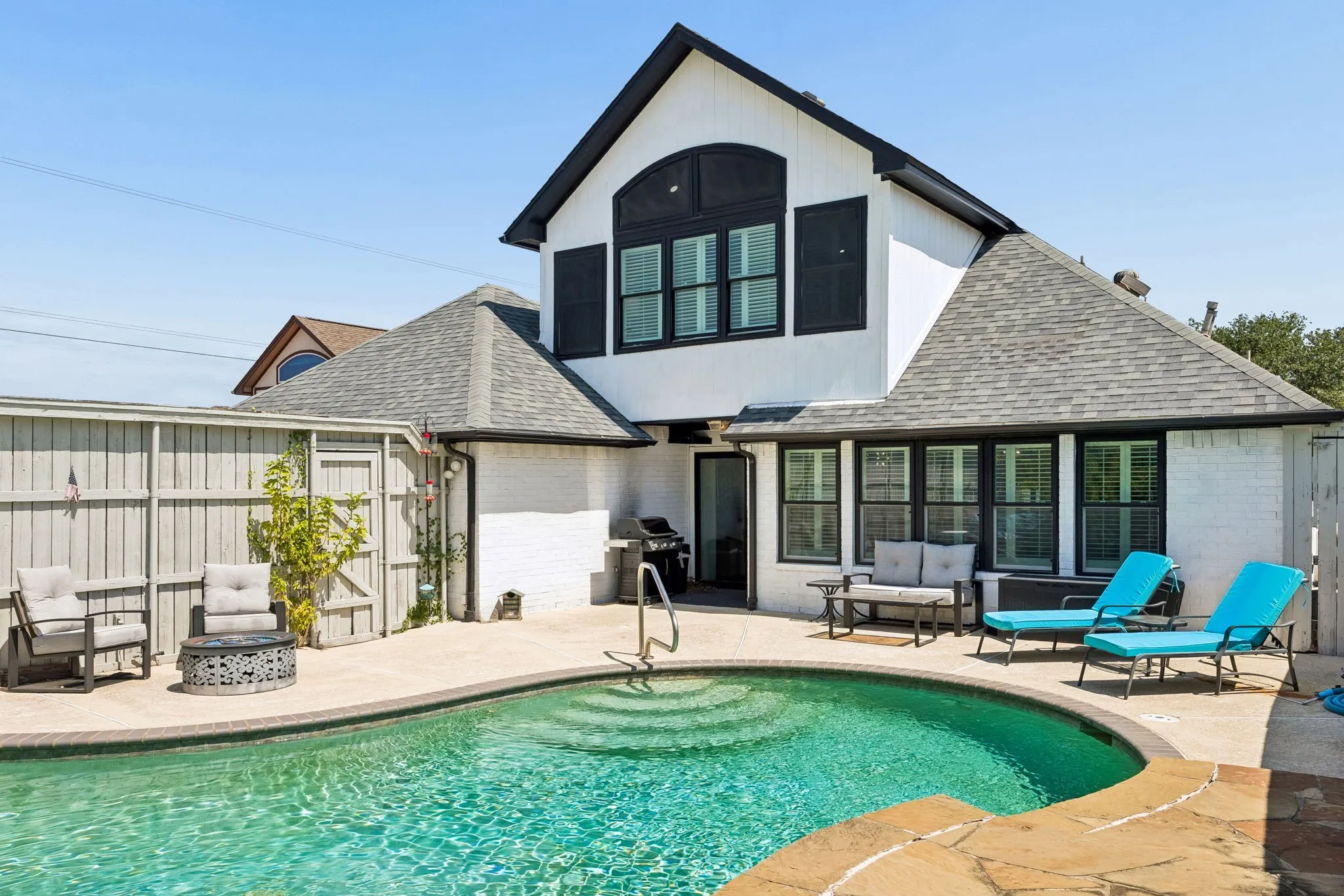 Single Family Residence For Sale in Denton County , 4093 Brazos Drive, Carrollton, Texas 75007, 4 Bedroom, 3 Bathroom, 2 Garage spaces, 3,236 Sqft, built in 1994, mls#21362212, Real Estate Agent in Carrollton, Homes For Sale in Denton county, Homes For Sale in Carrollton, Realtor in Carrollton Texas, Real Estate Brokerage Independent Realty Texas, Luminita Cordes Realtor