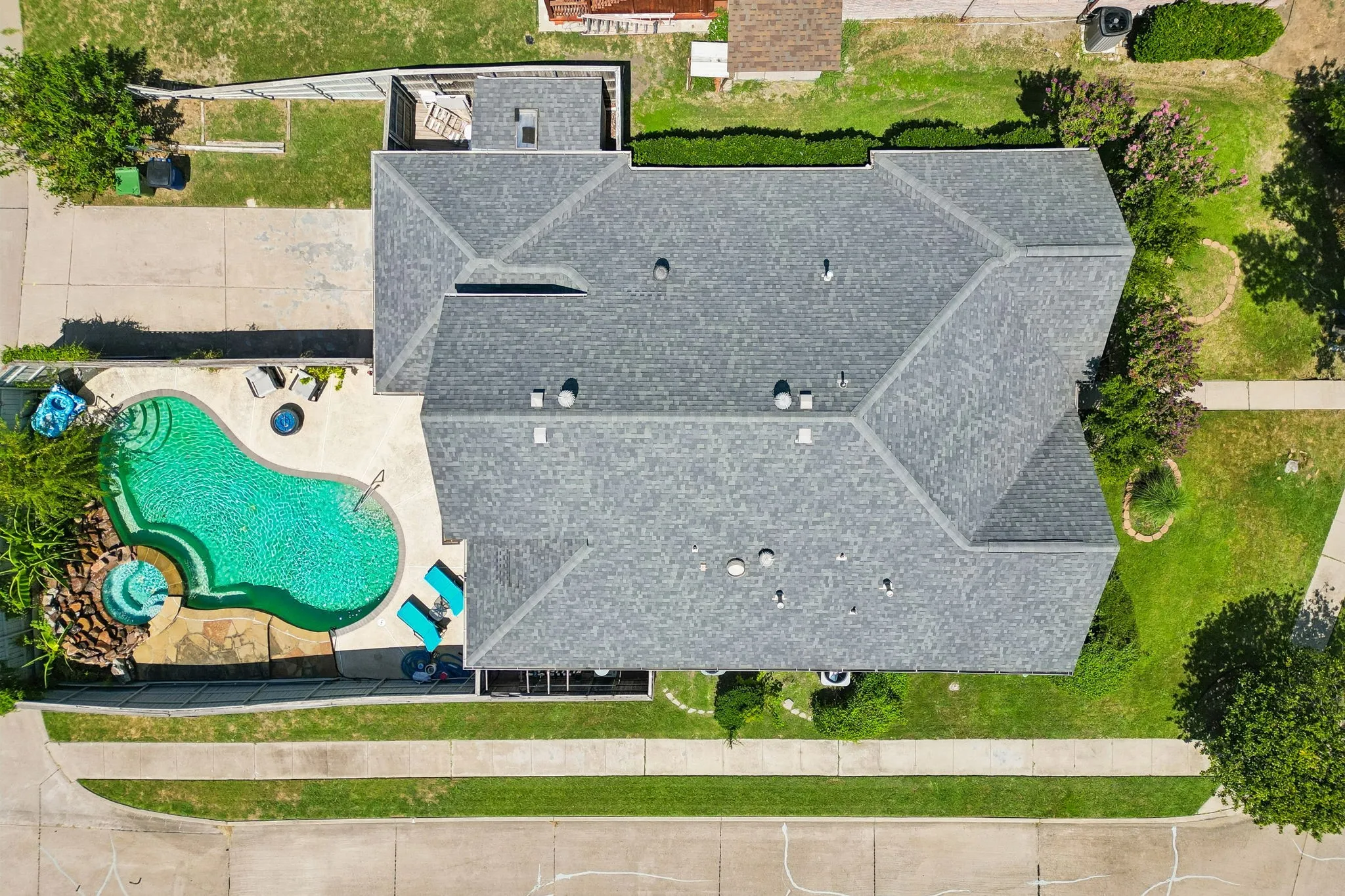 Single Family Residence For Sale in Denton County , 4093 Brazos Drive, Carrollton, Texas 75007, 4 Bedroom, 3 Bathroom, 2 Garage spaces, 3,236 Sqft, built in 1994, mls#21362212, Real Estate Agent in Carrollton, Homes For Sale in Denton county, Homes For Sale in Carrollton, Realtor in Carrollton Texas, Real Estate Brokerage Independent Realty Texas, Luminita Cordes Realtor