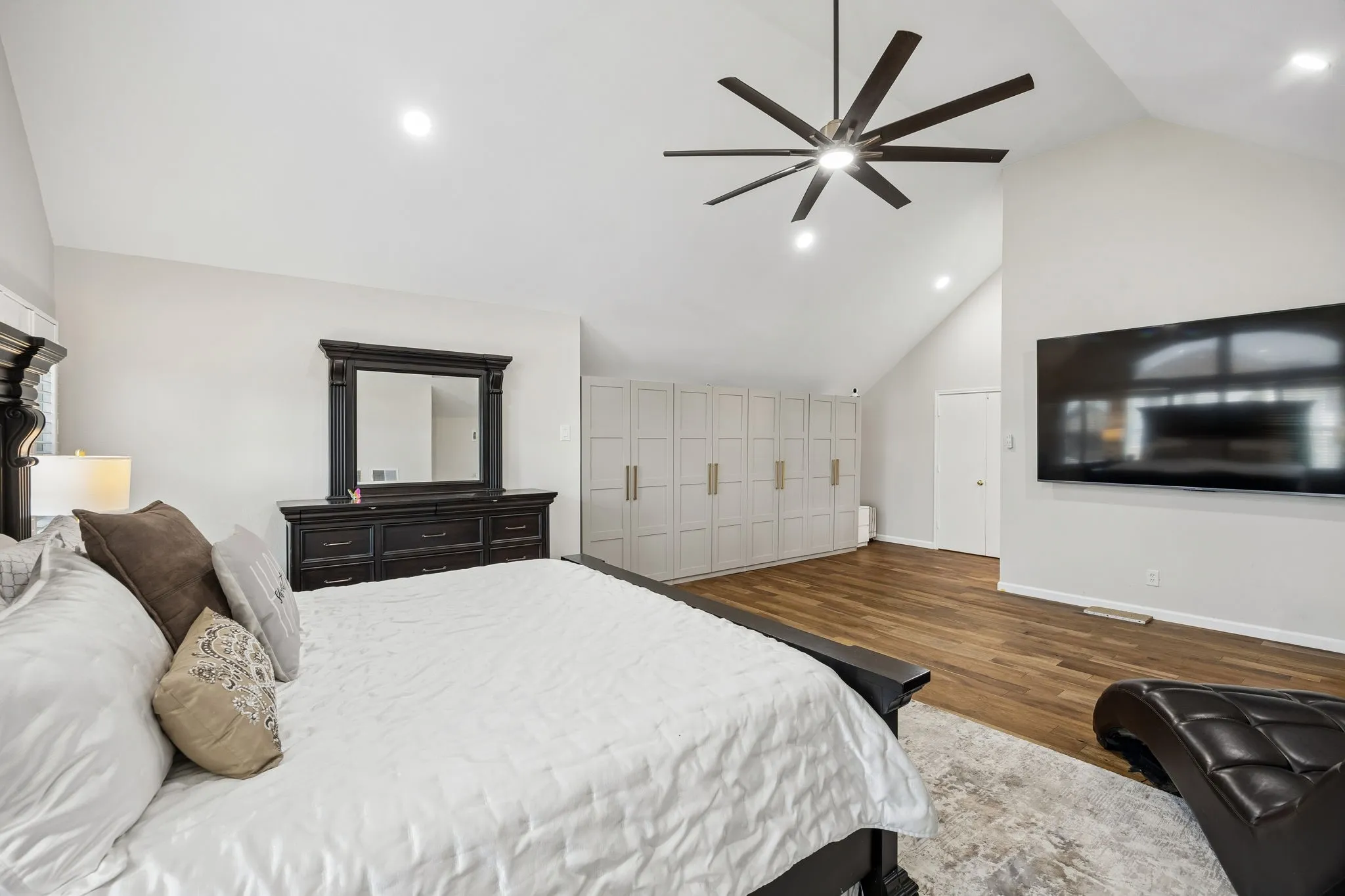 Single Family Residence For Sale in Denton County , 4093 Brazos Drive, Carrollton, Texas 75007, 4 Bedroom, 3 Bathroom, 2 Garage spaces, 3,236 Sqft, built in 1994, mls#21362212, Real Estate Agent in Carrollton, Homes For Sale in Denton county, Homes For Sale in Carrollton, Realtor in Carrollton Texas, Real Estate Brokerage Independent Realty Texas, Luminita Cordes Realtor