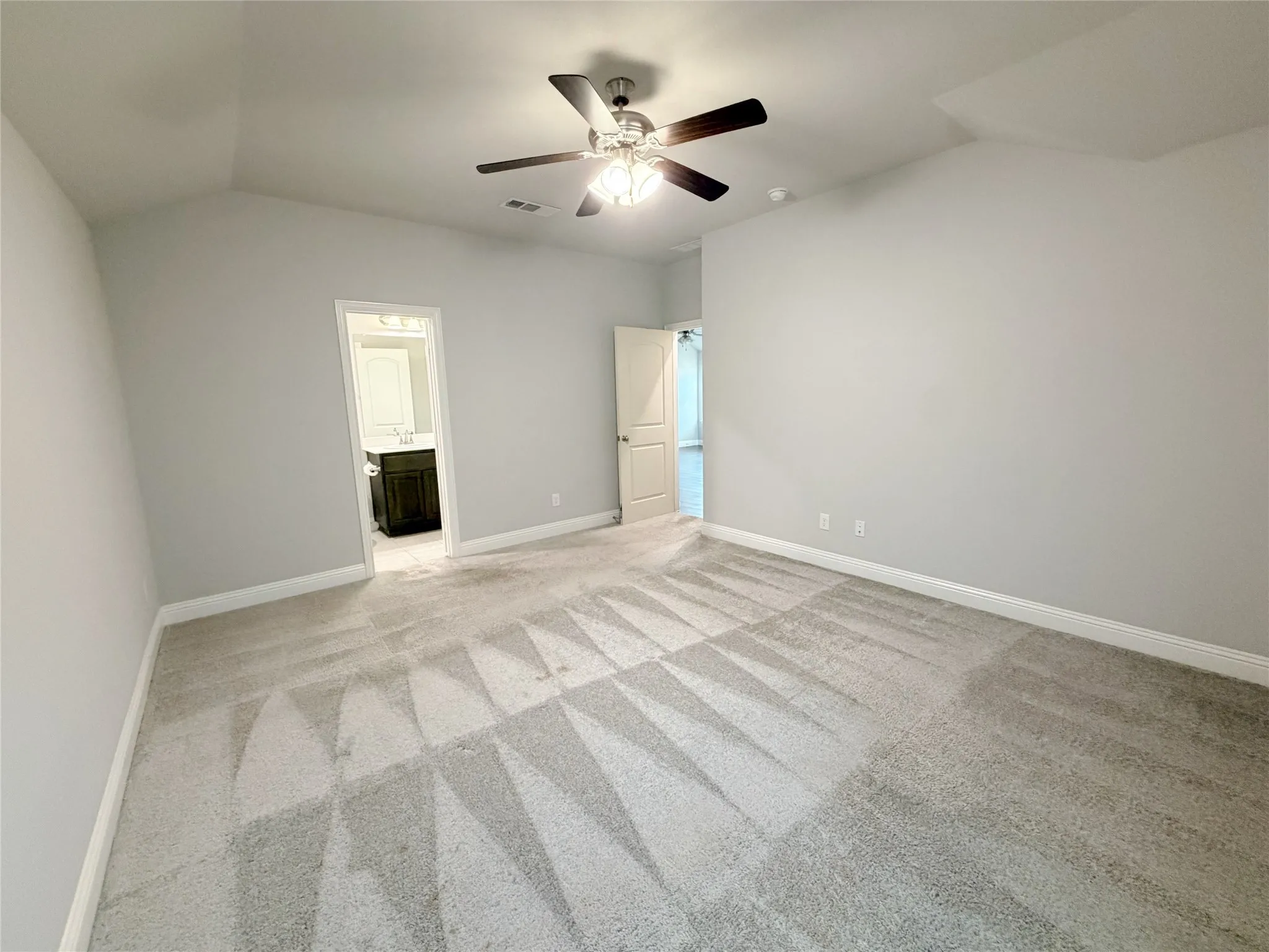 Single Family Residence For Rent in Hunt County , 6423 Graceland Drive, Greenville, Texas 75402, 3 Bedroom, 2 Bathroom, 2 Garage spaces, 1,327 Sqft, built in 2021, mls#21363630, Real Estate Agent in Greenville, Homes For Rent in Hunt county, Homes For Rent in Greenville, Realtor in Greenville Texas, Real Estate Brokerage Independent Realty Texas, Luminita Cordes Realtor