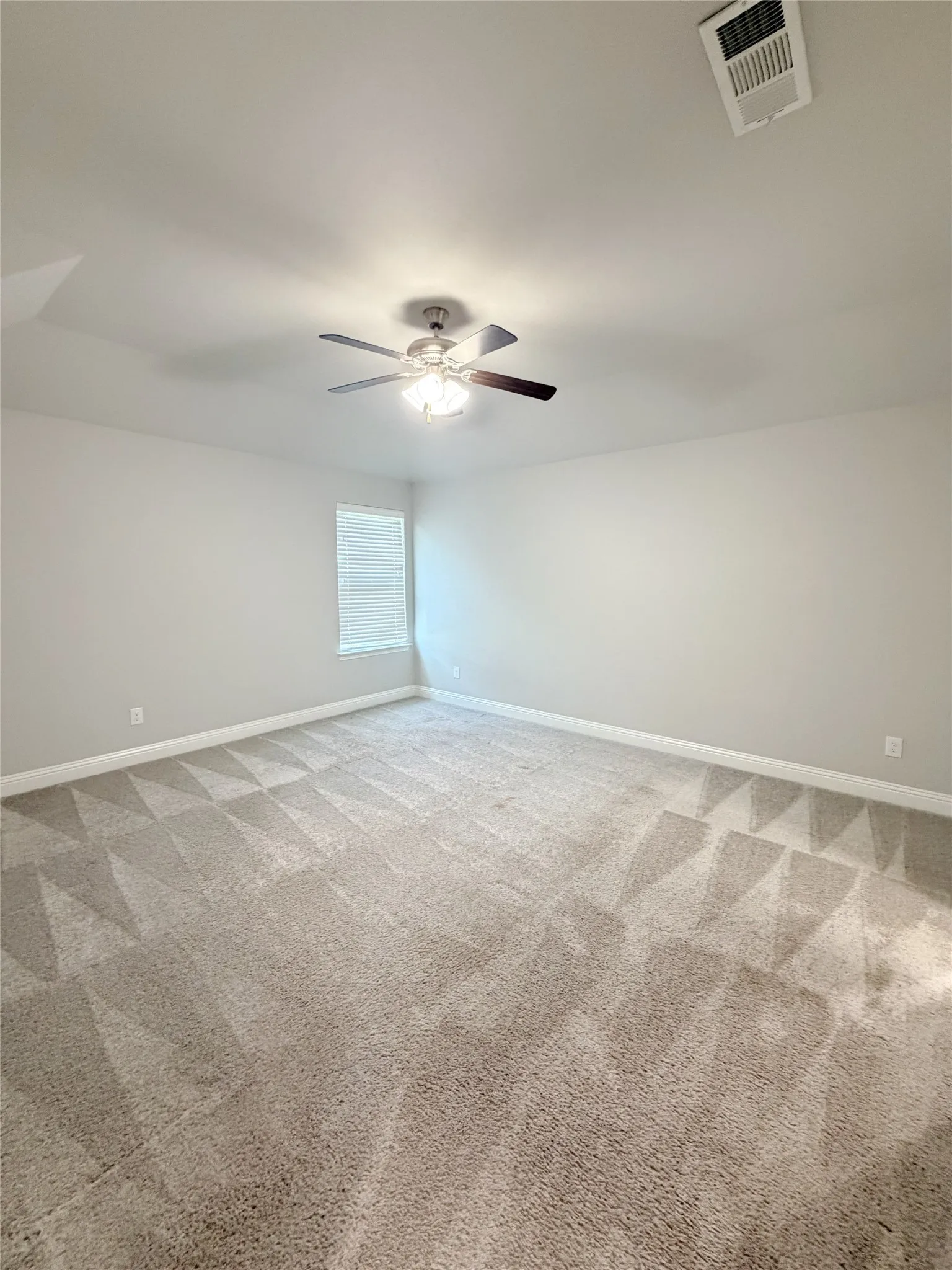 Single Family Residence For Rent in Hunt County , 6423 Graceland Drive, Greenville, Texas 75402, 3 Bedroom, 2 Bathroom, 2 Garage spaces, 1,327 Sqft, built in 2021, mls#21363630, Real Estate Agent in Greenville, Homes For Rent in Hunt county, Homes For Rent in Greenville, Realtor in Greenville Texas, Real Estate Brokerage Independent Realty Texas, Luminita Cordes Realtor