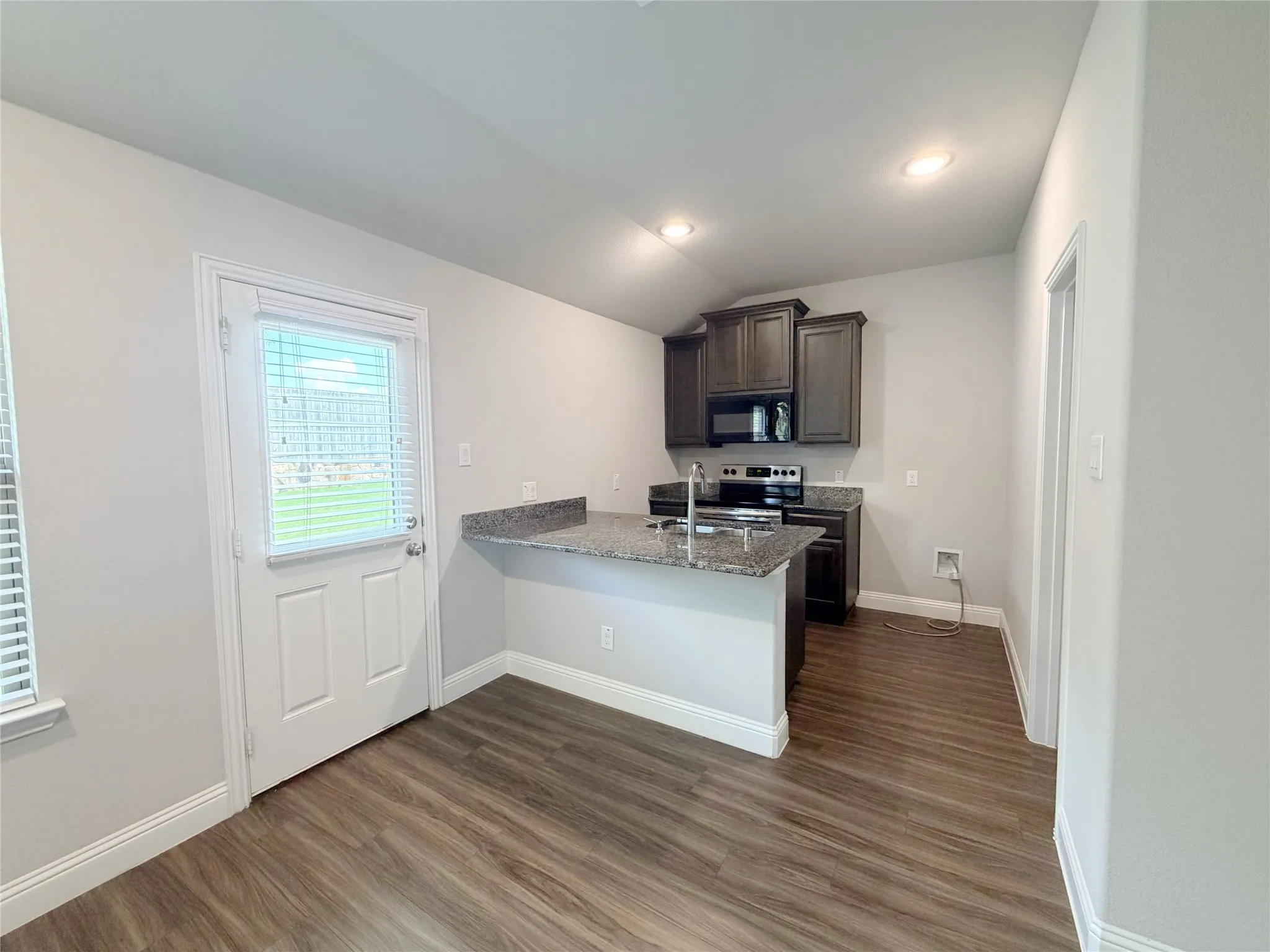 Single Family Residence For Rent in Hunt County , 6423 Graceland Drive, Greenville, Texas 75402, 3 Bedroom, 2 Bathroom, 2 Garage spaces, 1,327 Sqft, built in 2021, mls#21363630, Real Estate Agent in Greenville, Homes For Rent in Hunt county, Homes For Rent in Greenville, Realtor in Greenville Texas, Real Estate Brokerage Independent Realty Texas, Luminita Cordes Realtor