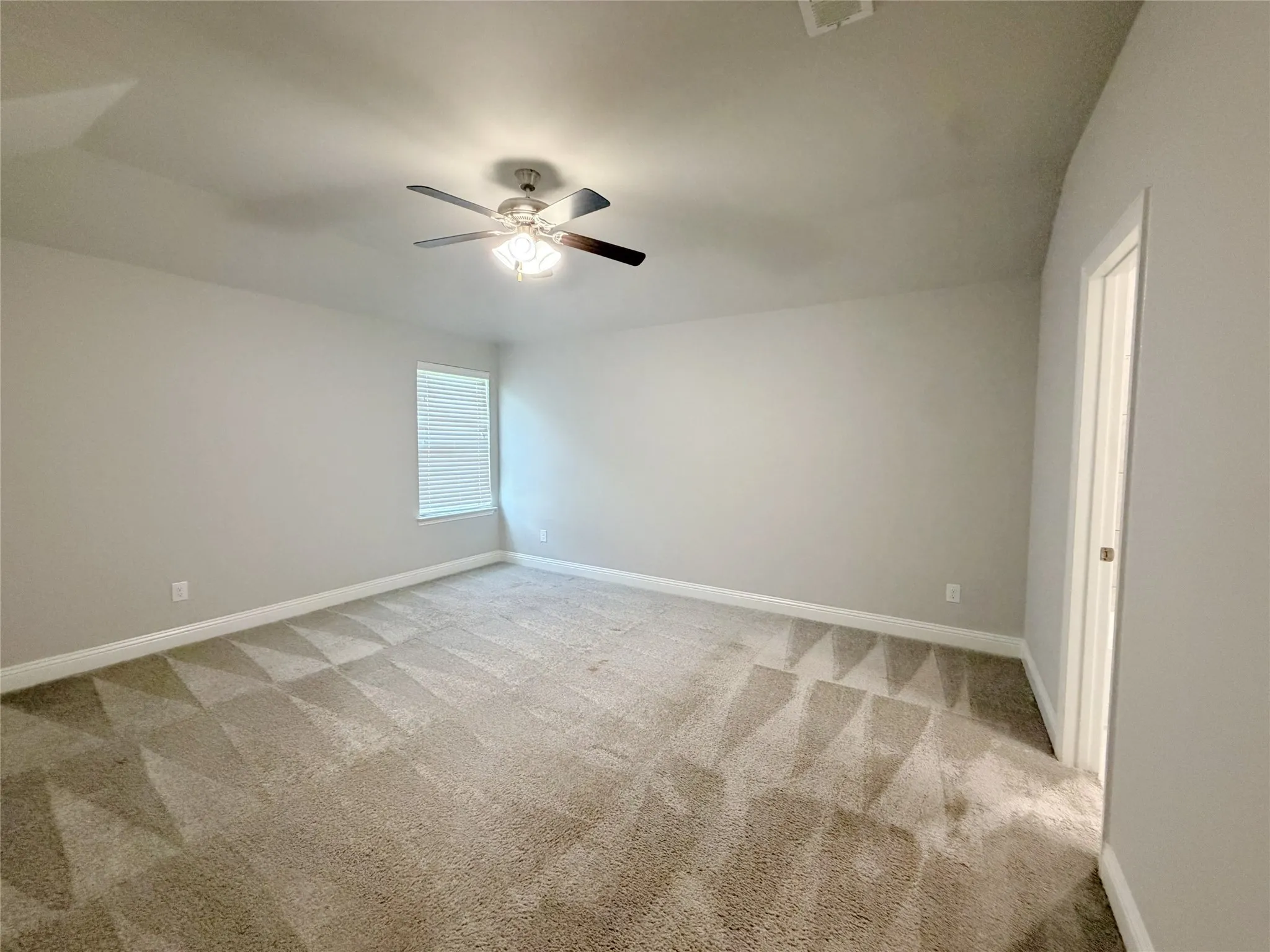 Single Family Residence For Rent in Hunt County , 6423 Graceland Drive, Greenville, Texas 75402, 3 Bedroom, 2 Bathroom, 2 Garage spaces, 1,327 Sqft, built in 2021, mls#21363630, Real Estate Agent in Greenville, Homes For Rent in Hunt county, Homes For Rent in Greenville, Realtor in Greenville Texas, Real Estate Brokerage Independent Realty Texas, Luminita Cordes Realtor