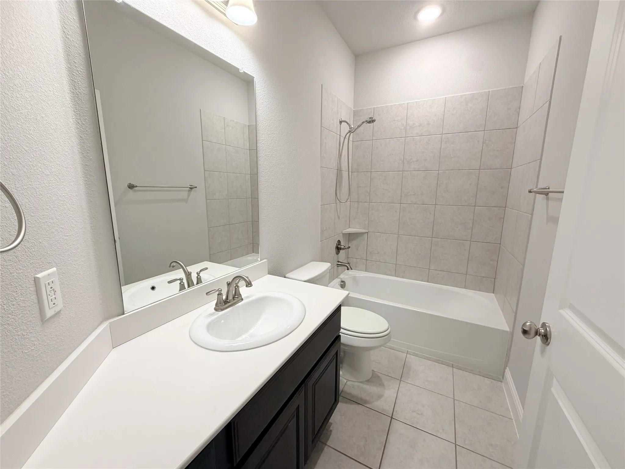 Single Family Residence For Rent in Hunt County , 6423 Graceland Drive, Greenville, Texas 75402, 3 Bedroom, 2 Bathroom, 2 Garage spaces, 1,327 Sqft, built in 2021, mls#21363630, Real Estate Agent in Greenville, Homes For Rent in Hunt county, Homes For Rent in Greenville, Realtor in Greenville Texas, Real Estate Brokerage Independent Realty Texas, Luminita Cordes Realtor