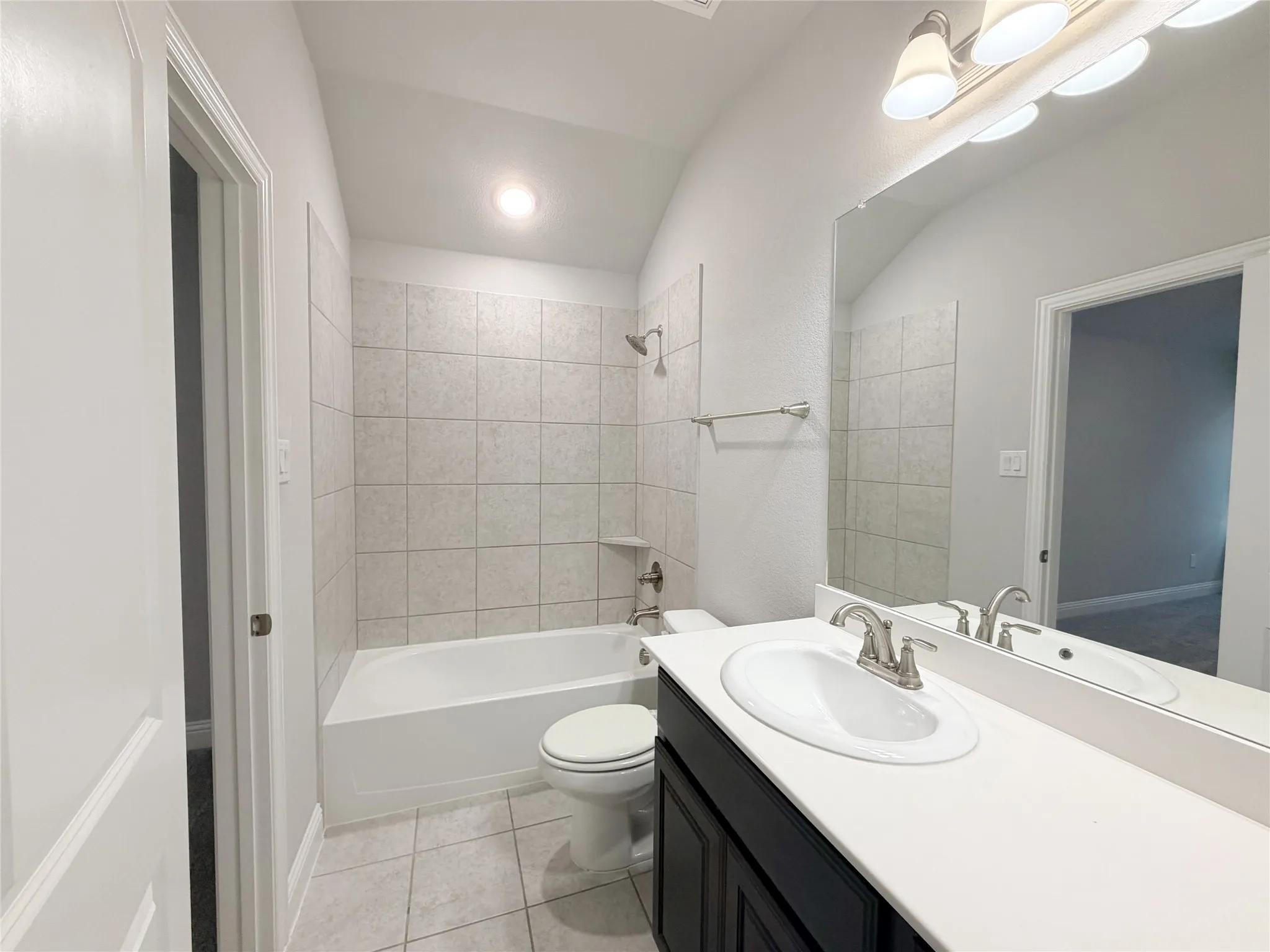 Single Family Residence For Rent in Hunt County , 6423 Graceland Drive, Greenville, Texas 75402, 3 Bedroom, 2 Bathroom, 2 Garage spaces, 1,327 Sqft, built in 2021, mls#21363630, Real Estate Agent in Greenville, Homes For Rent in Hunt county, Homes For Rent in Greenville, Realtor in Greenville Texas, Real Estate Brokerage Independent Realty Texas, Luminita Cordes Realtor