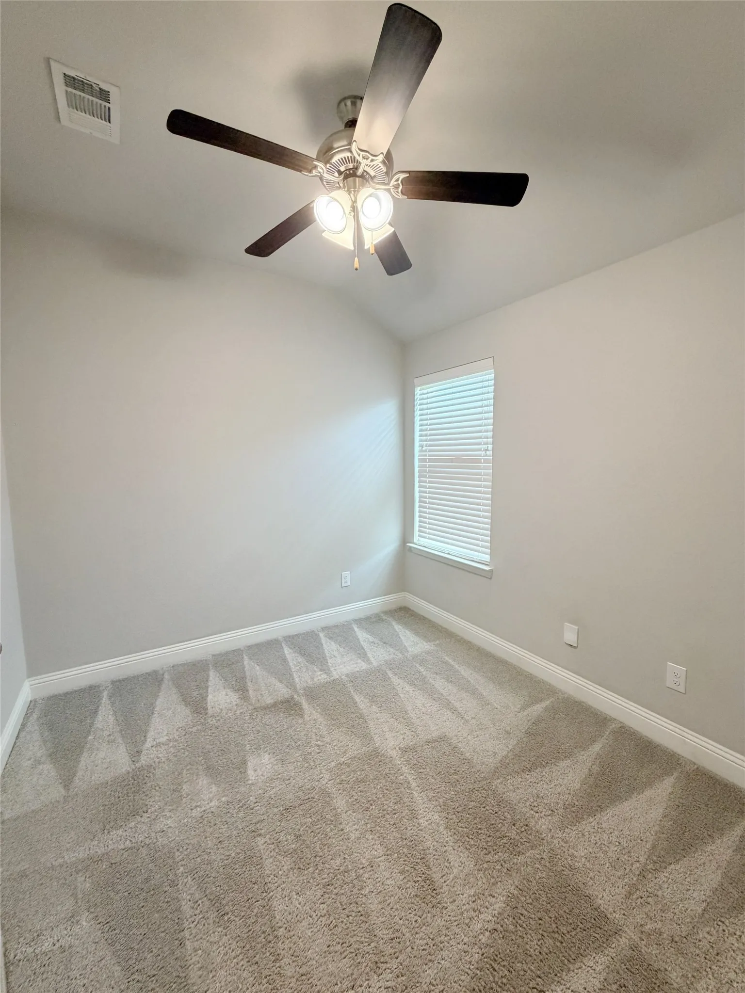 Single Family Residence For Rent in Hunt County , 6423 Graceland Drive, Greenville, Texas 75402, 3 Bedroom, 2 Bathroom, 2 Garage spaces, 1,327 Sqft, built in 2021, mls#21363630, Real Estate Agent in Greenville, Homes For Rent in Hunt county, Homes For Rent in Greenville, Realtor in Greenville Texas, Real Estate Brokerage Independent Realty Texas, Luminita Cordes Realtor