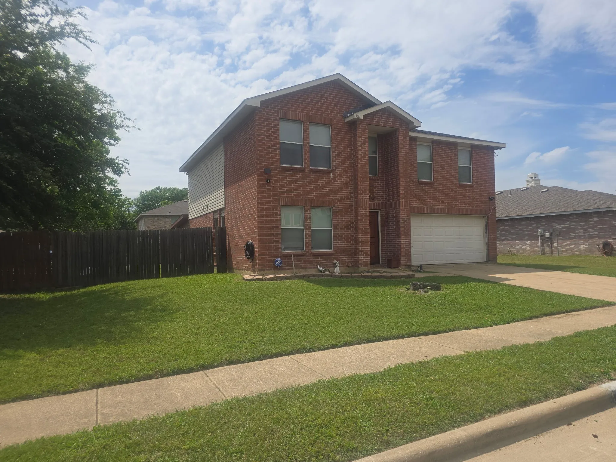 Single Family Residence For Sale in Dallas County , 3813 Summer Hill Drive, Balch Springs, Texas 75180, 4 Bedroom, 3 Bathroom, 2 Garage spaces, 2,312 Sqft, built in 2002, mls#21363631, Real Estate Agent in Balch Springs, Homes For Sale in Dallas county, Homes For Sale in Balch Springs, Realtor in Balch Springs Texas, Real Estate Brokerage Independent Realty Texas, Luminita Cordes Realtor