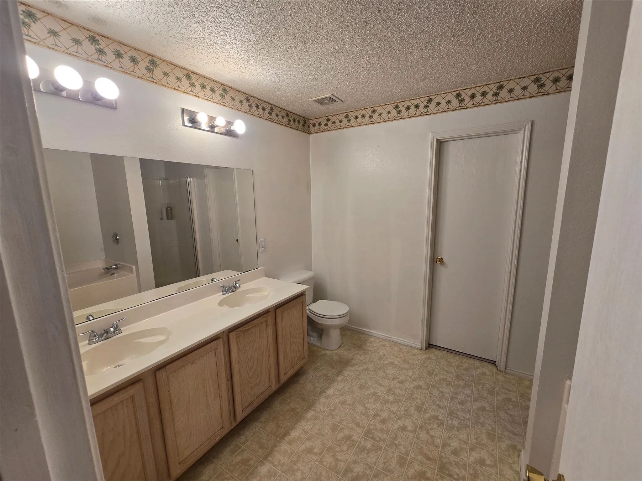 Single Family Residence For Sale in Dallas County , 3813 Summer Hill Drive, Balch Springs, Texas 75180, 4 Bedroom, 3 Bathroom, 2 Garage spaces, 2,312 Sqft, built in 2002, mls#21363631, Real Estate Agent in Balch Springs, Homes For Sale in Dallas county, Homes For Sale in Balch Springs, Realtor in Balch Springs Texas, Real Estate Brokerage Independent Realty Texas, Luminita Cordes Realtor