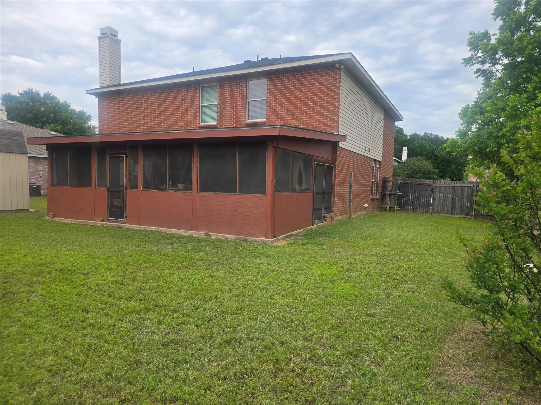 Single Family Residence For Sale in Dallas County , 3813 Summer Hill Drive, Balch Springs, Texas 75180, 4 Bedroom, 3 Bathroom, 2 Garage spaces, 2,312 Sqft, built in 2002, mls#21363631, Real Estate Agent in Balch Springs, Homes For Sale in Dallas county, Homes For Sale in Balch Springs, Realtor in Balch Springs Texas, Real Estate Brokerage Independent Realty Texas, Luminita Cordes Realtor