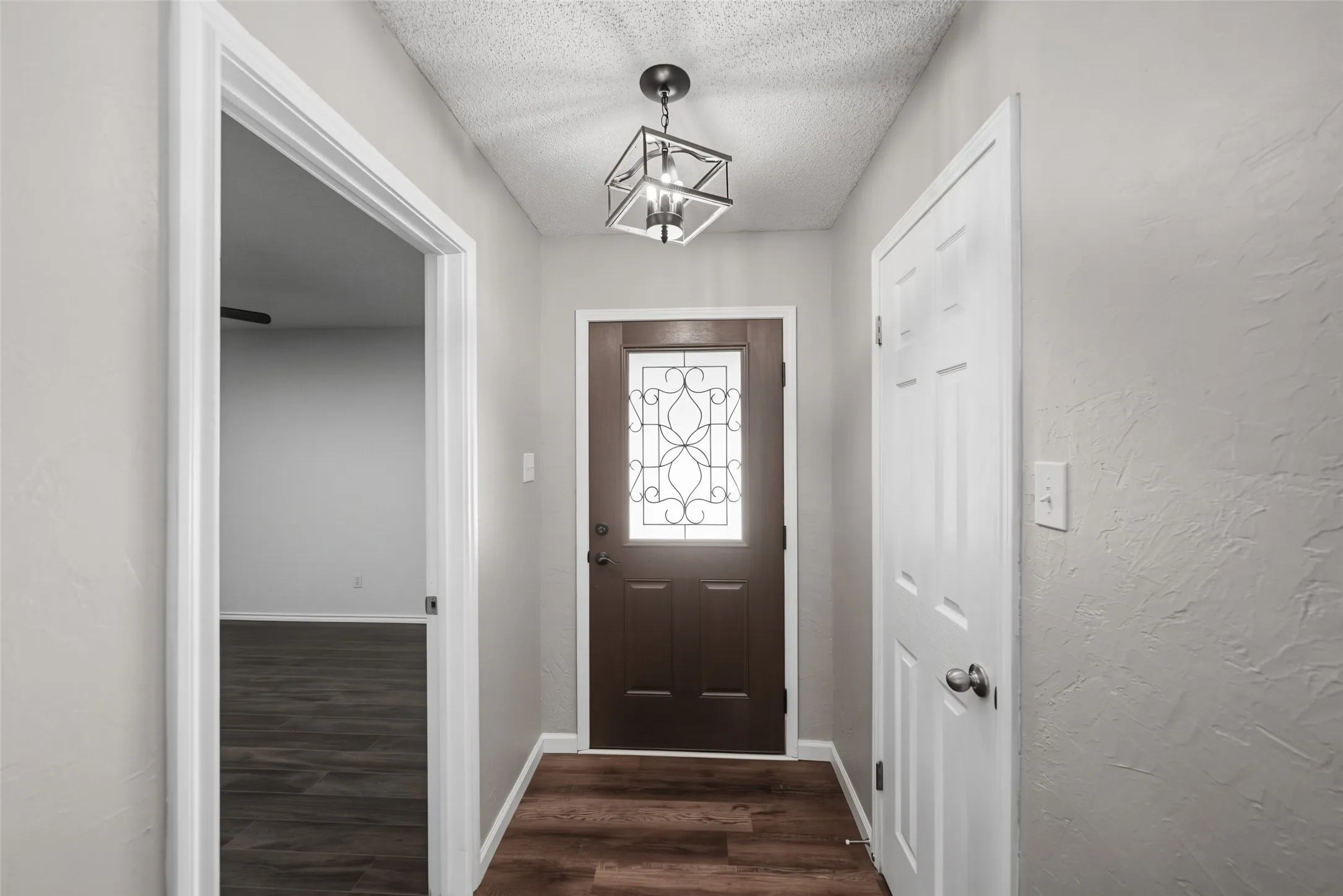 Single Family Residence For Sale in Tarrant County , 2029 Normandy Drive, Hurst, Texas 76054, 3 Bedroom, 2 Bathroom, 2 Garage spaces, 1,895 Sqft, built in 1979, Price $400,000, mls#21363614, Real Estate Agent in Hurst, Homes For Sale in Tarrant county, Homes For Sale in Hurst, Realtor in Hurst Texas, Real Estate Brokerage Independent Realty Texas, Luminita Cordes Realtor